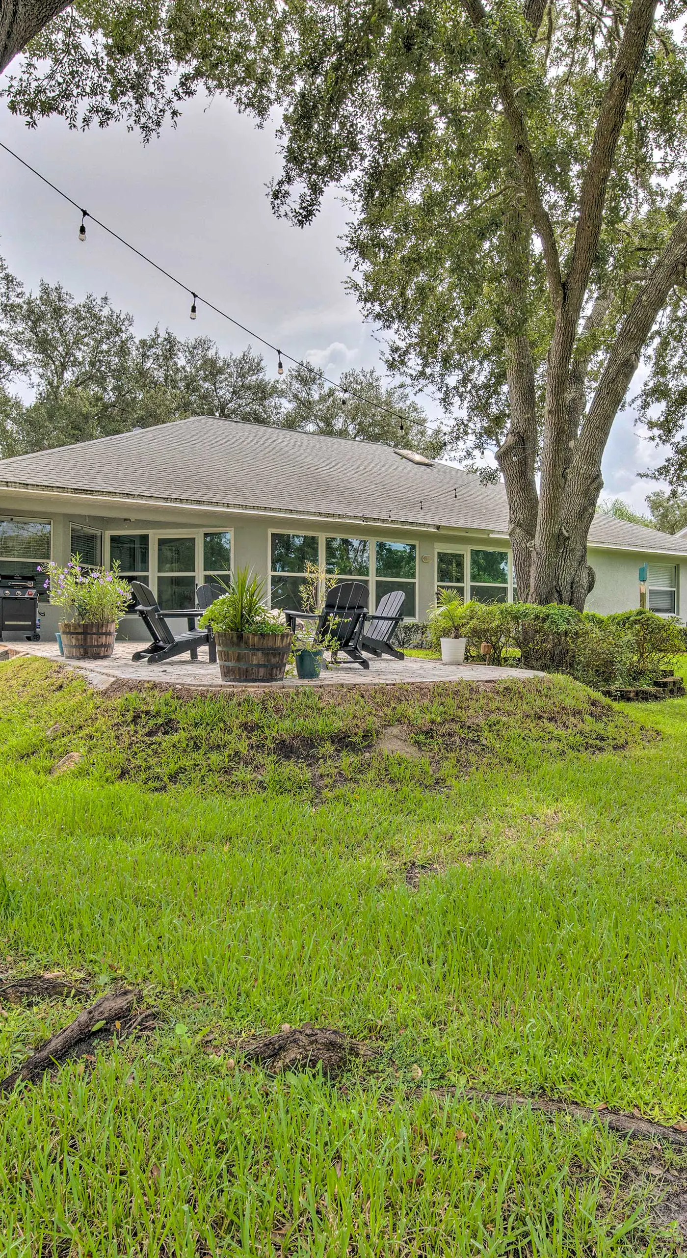 Crystal River Gem Near Three Sisters Springs!