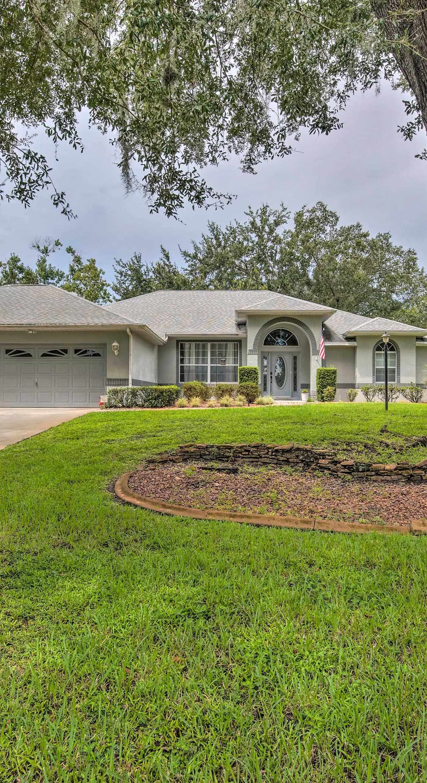 Crystal River Gem Near Three Sisters Springs!