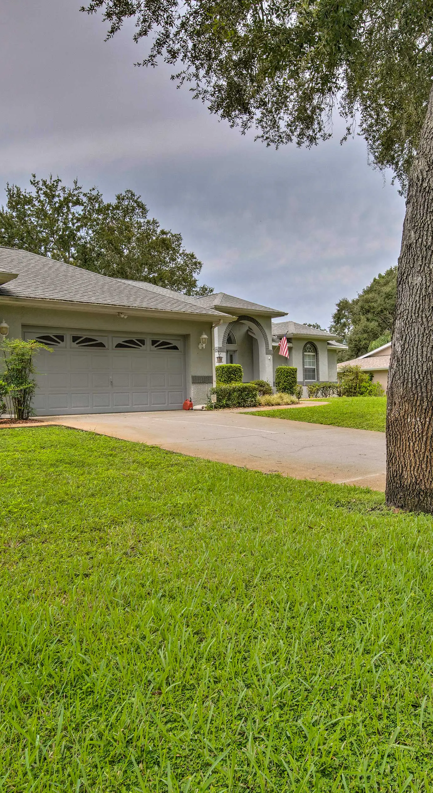 Crystal River Gem Near Three Sisters Springs!