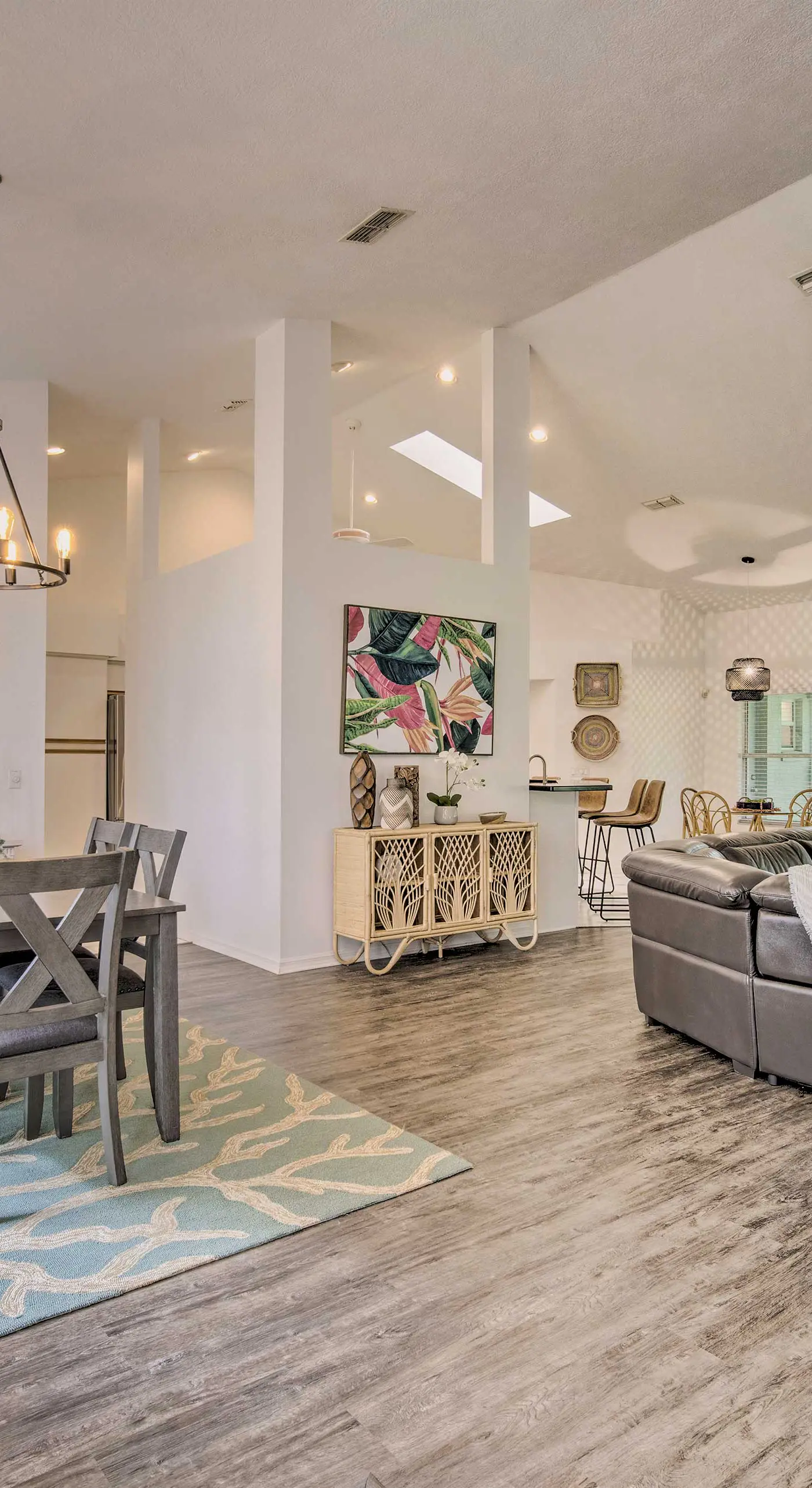 Crystal River Gem Near Three Sisters Springs!