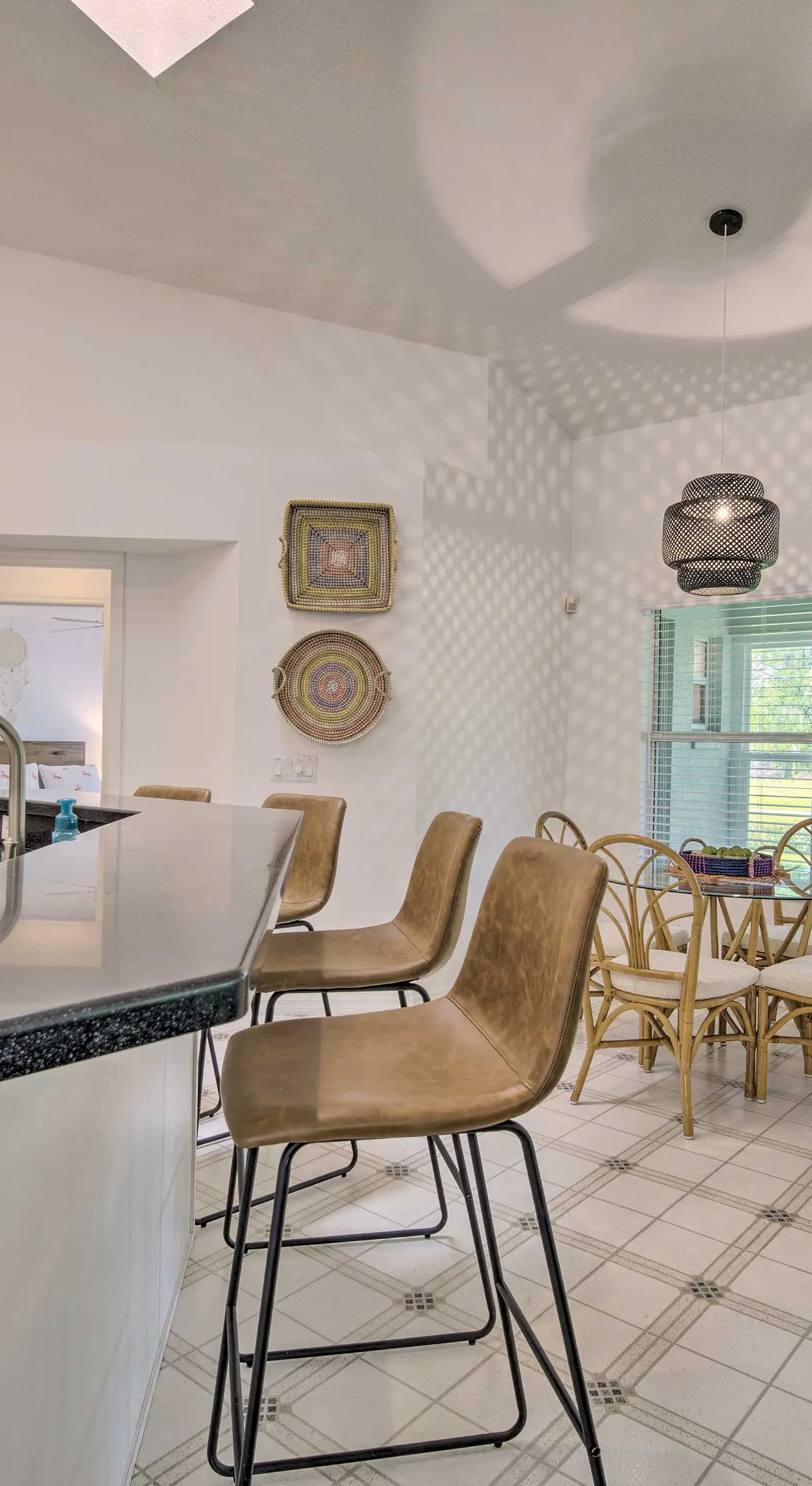 Crystal River Gem Near Three Sisters Springs!