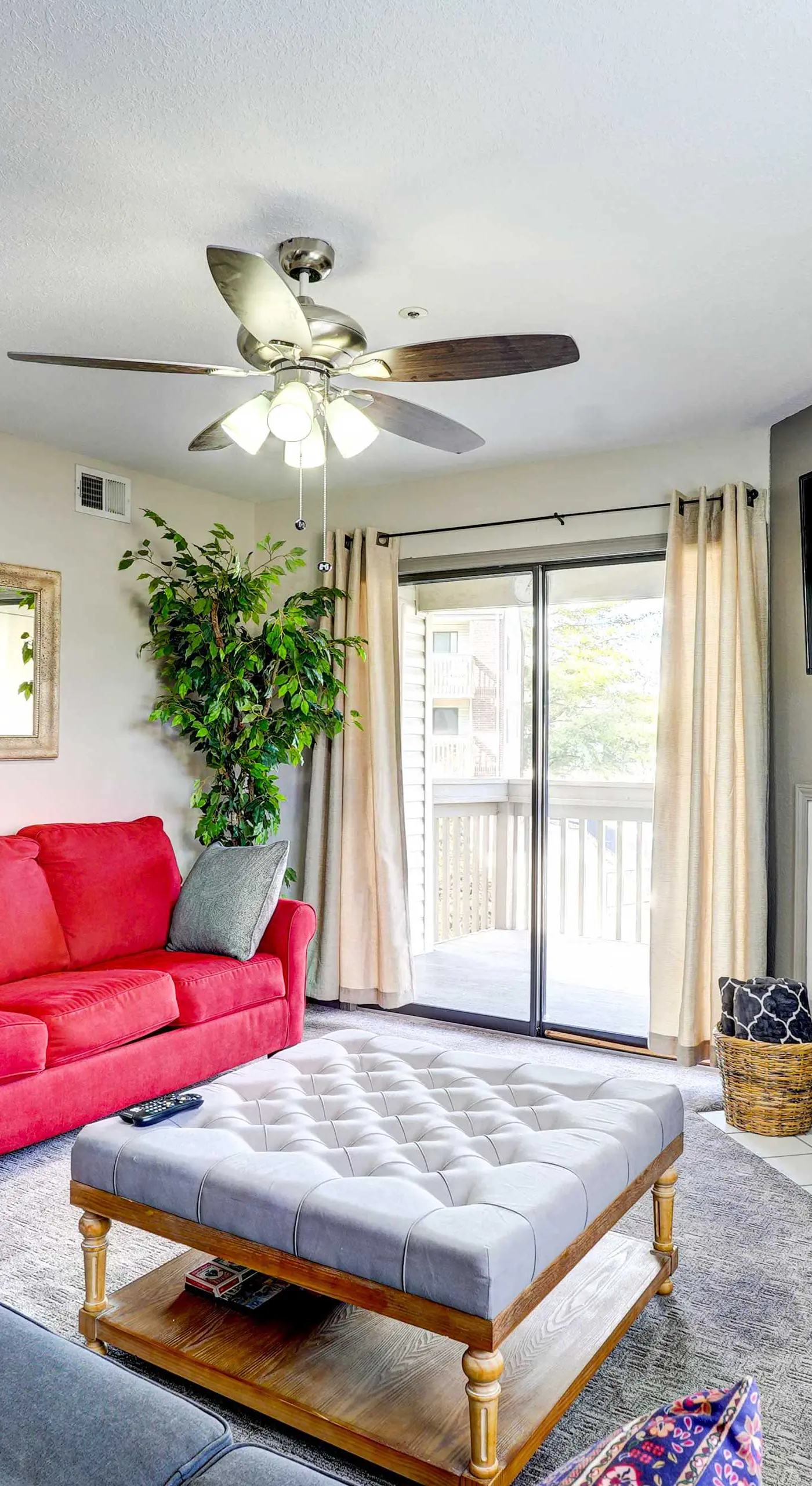 Beautiful Branson Condo w/ Golf + Pool Access!