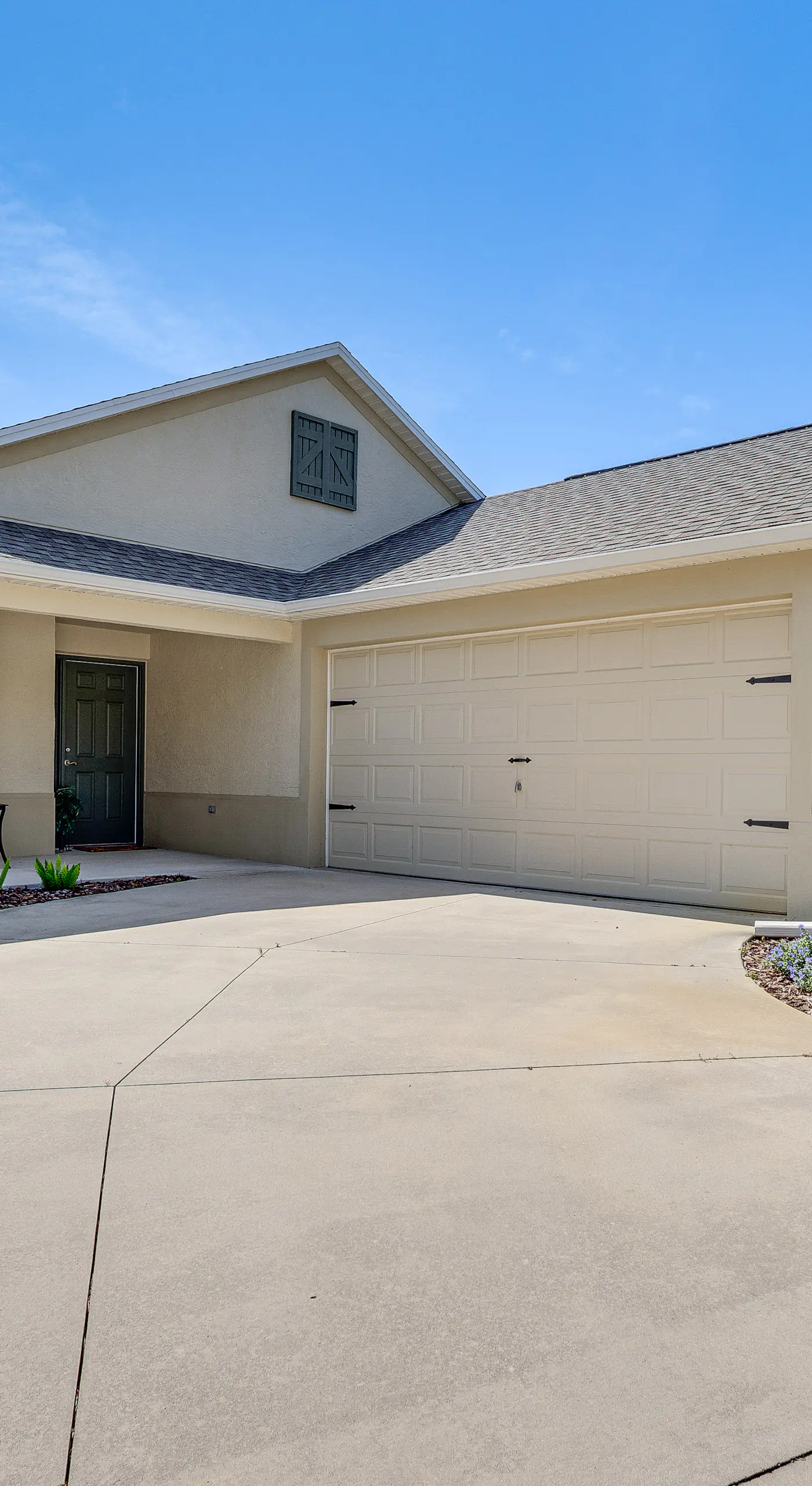 Easy Pool Access & Private Patio! DeLuna Villa