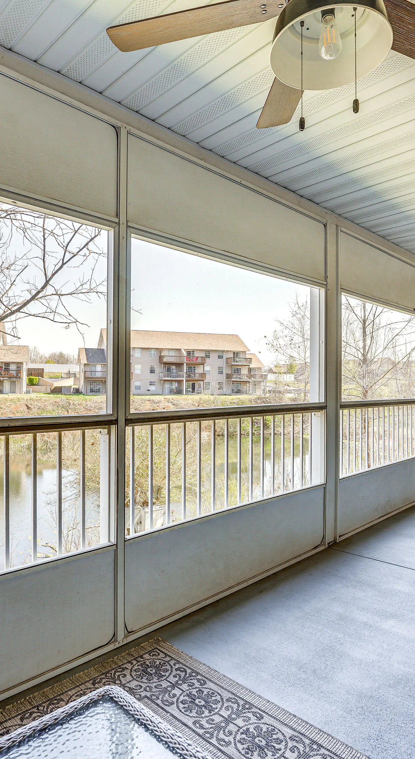Branson Condo w/ Screened Porch: 4 Mi to Lake!