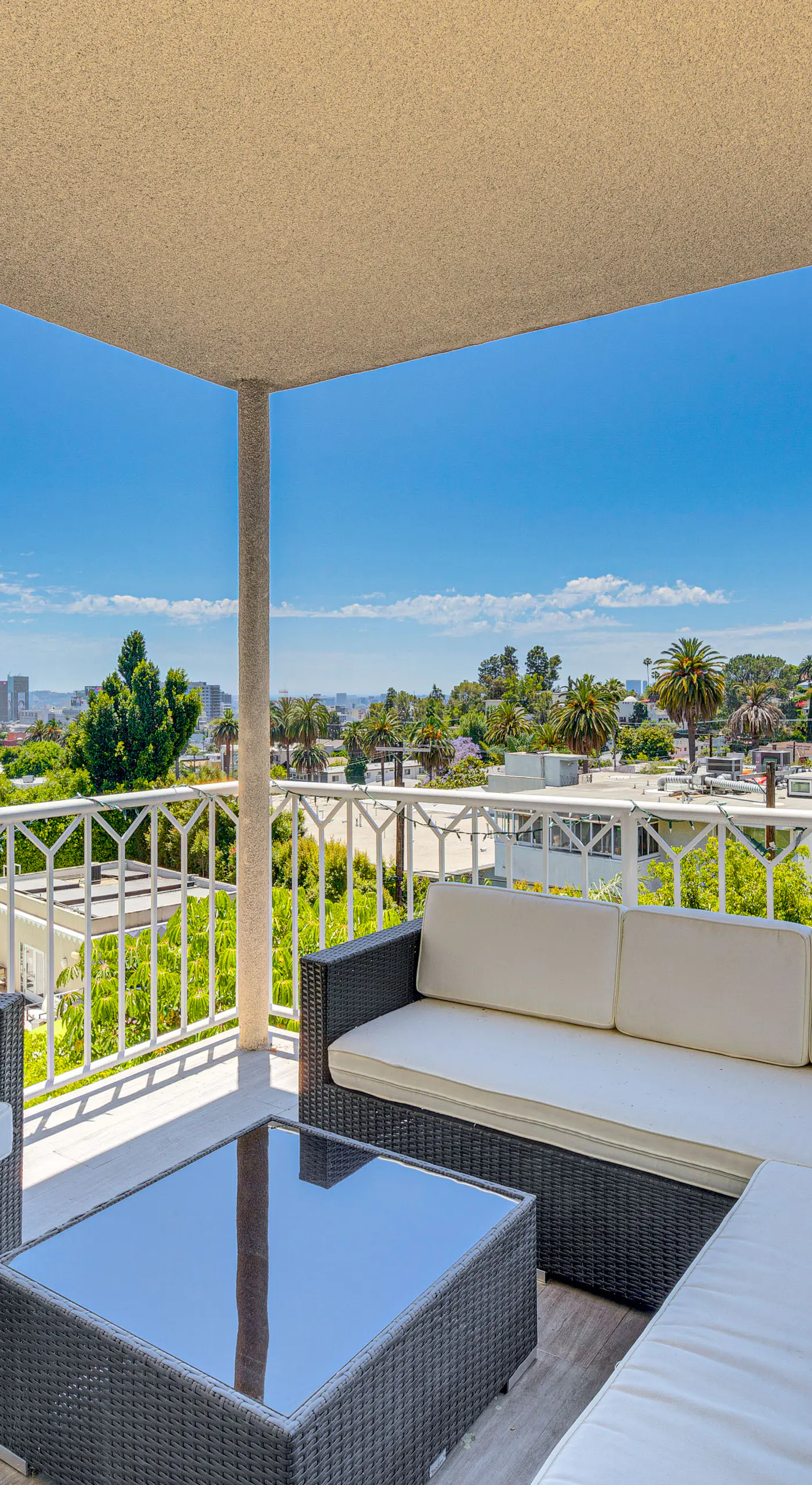 2 Mi to Hollywood: Condo w/ Pool & Hot Tub Access