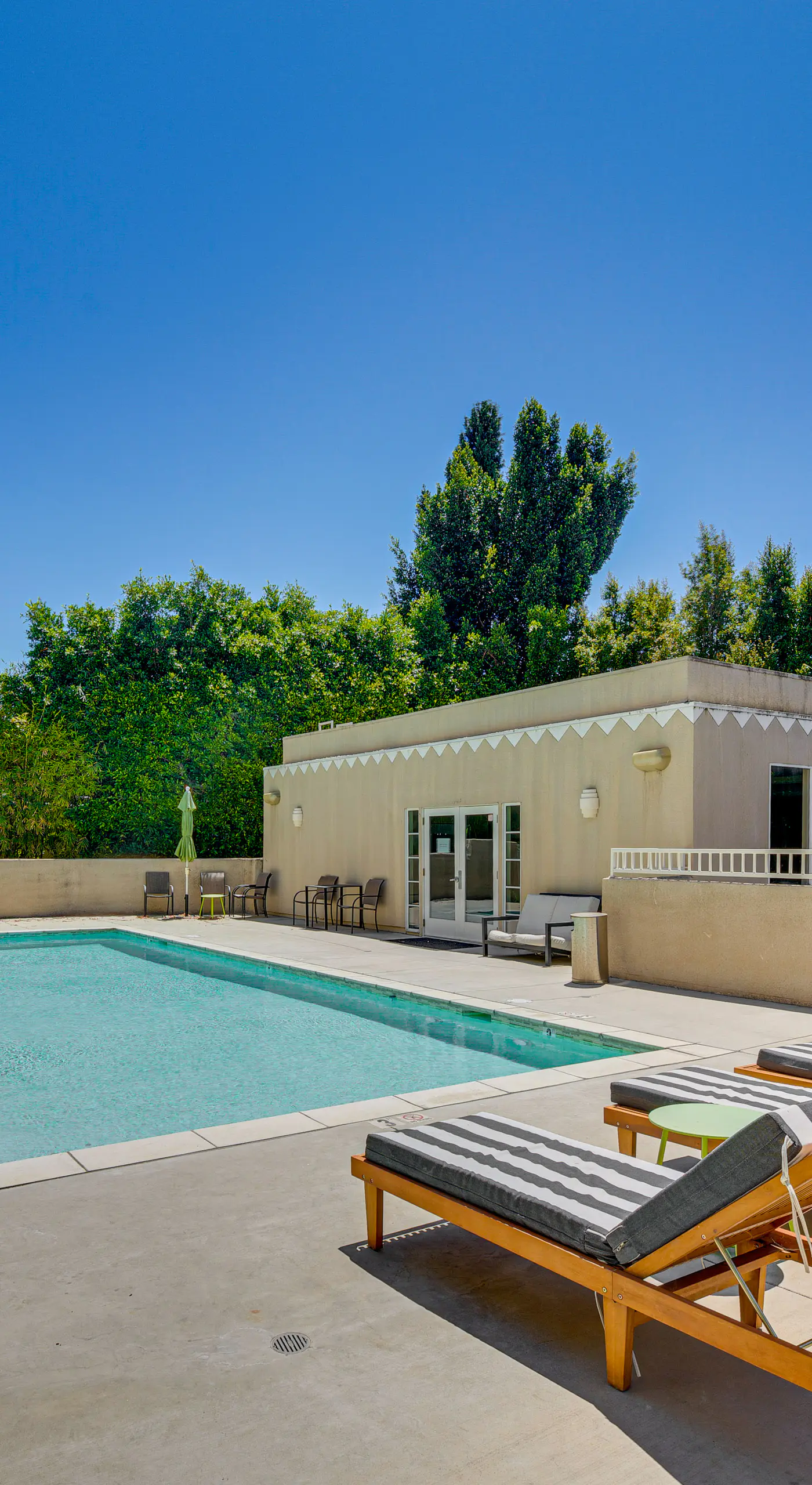 2 Mi to Hollywood: Condo w/ Pool & Hot Tub Access