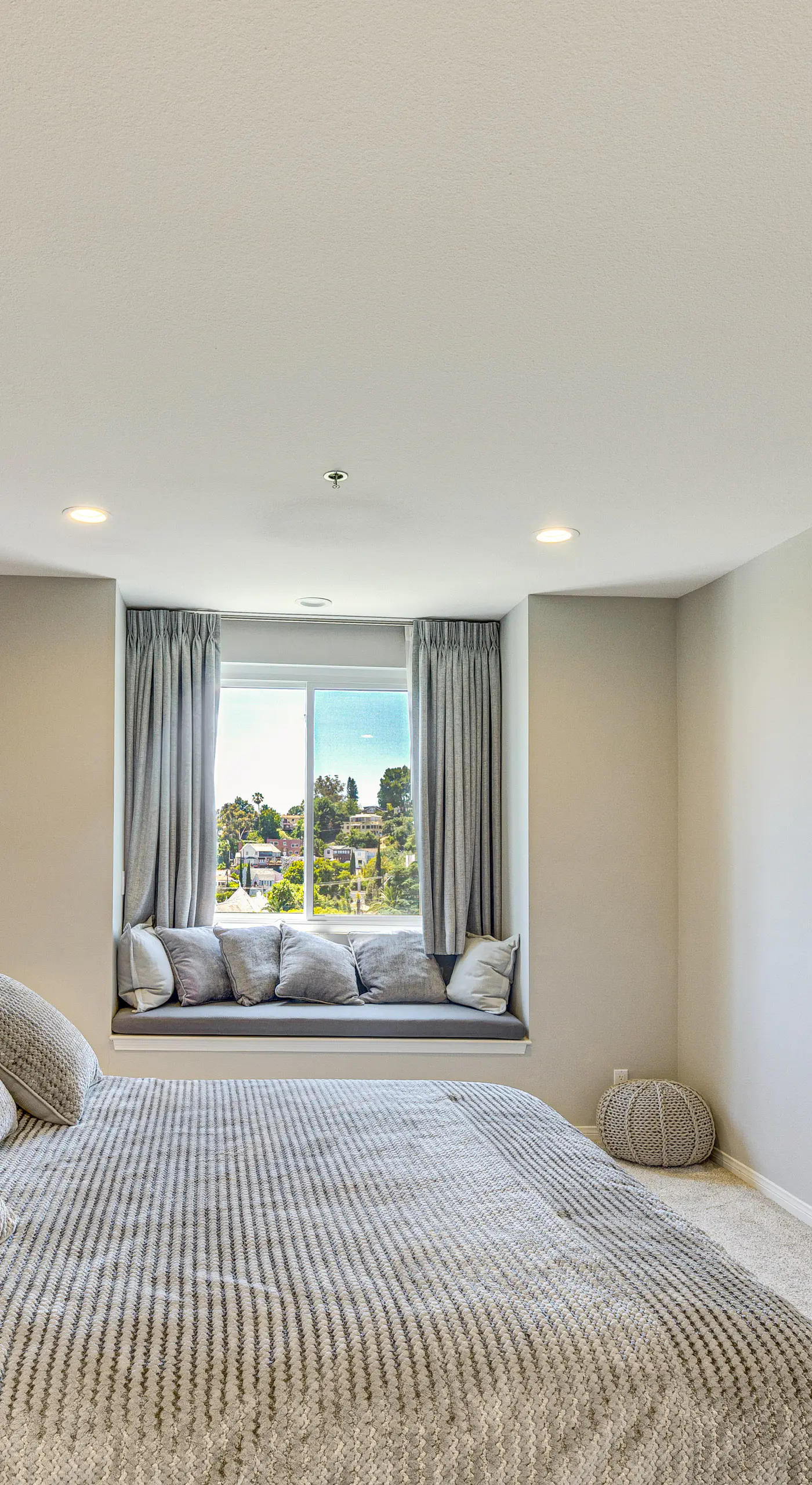2 Mi to Hollywood: Condo w/ Pool & Hot Tub Access