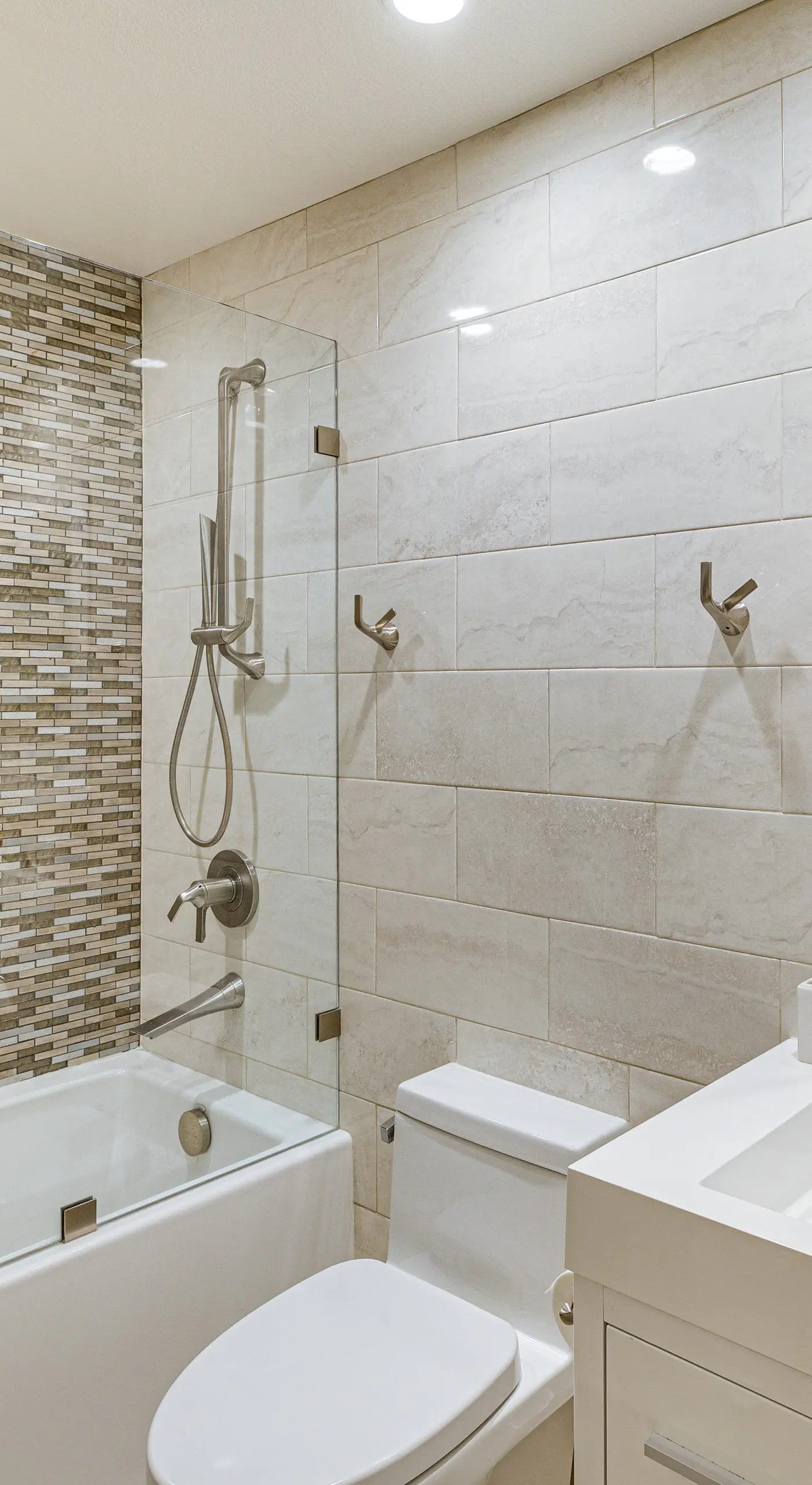 2 Mi to Hollywood: Condo w/ Pool & Hot Tub Access