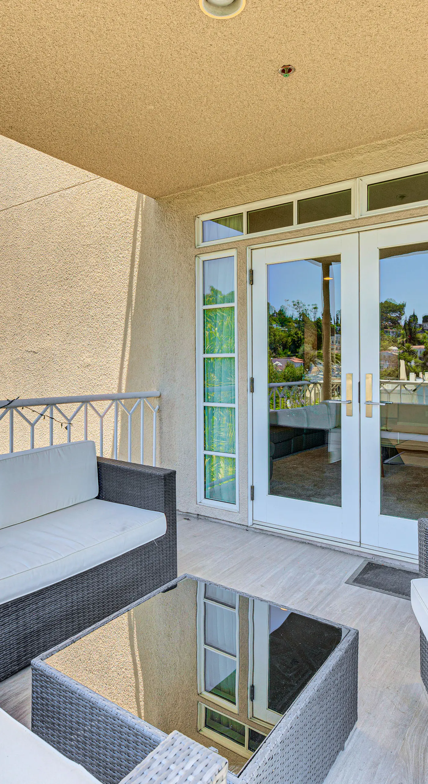 2 Mi to Hollywood: Condo w/ Pool & Hot Tub Access