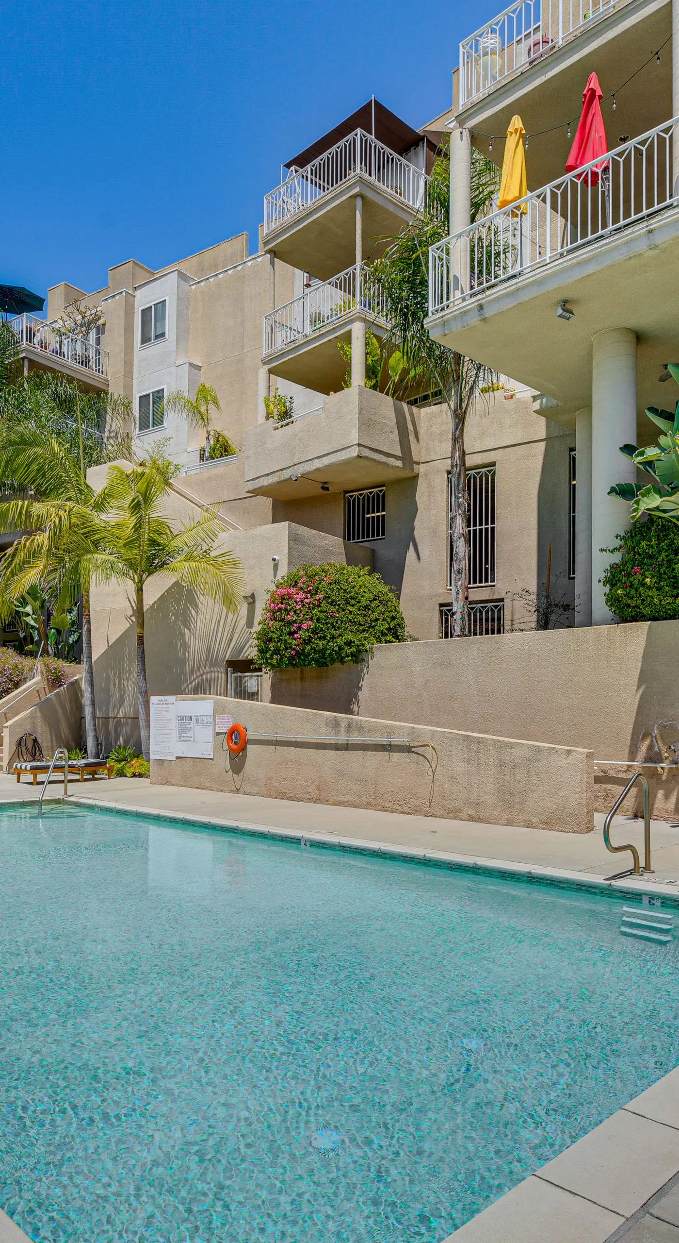 2 Mi to Hollywood: Condo w/ Pool & Hot Tub Access