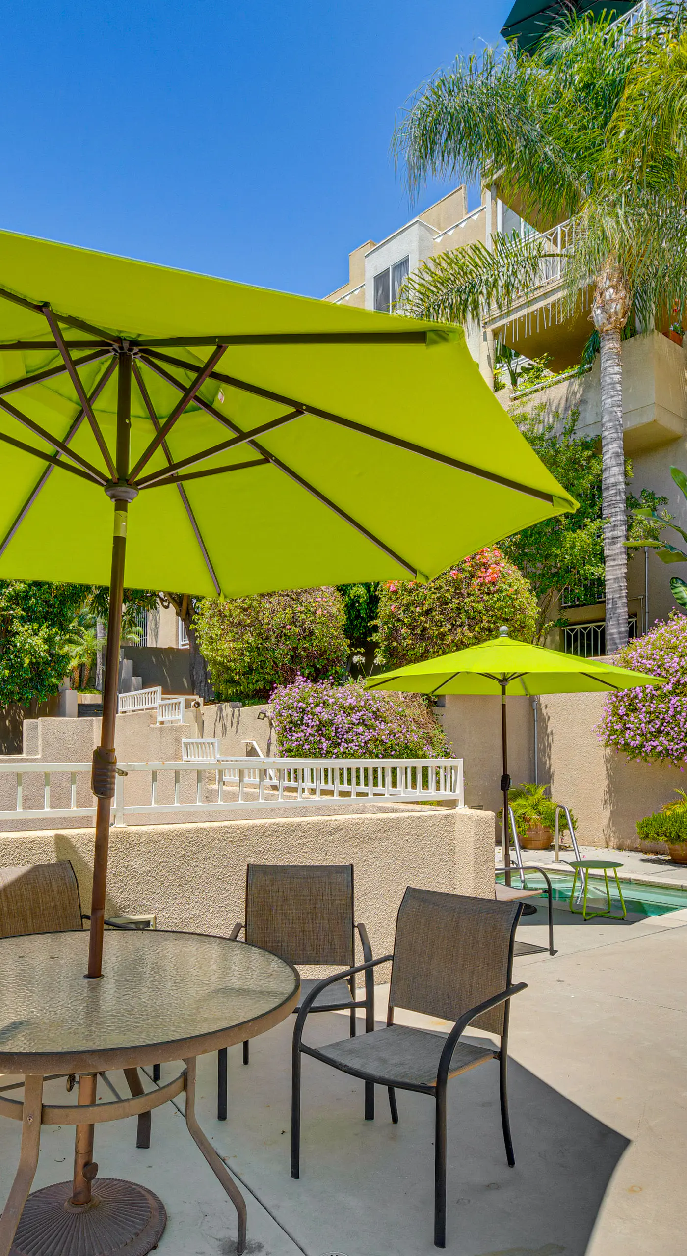 2 Mi to Hollywood: Condo w/ Pool & Hot Tub Access