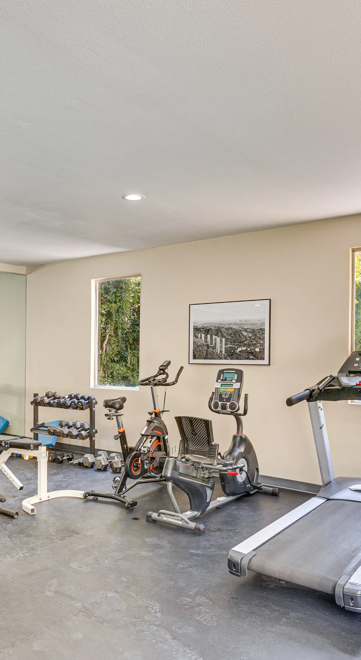 2 Mi to Hollywood: Condo w/ Pool & Hot Tub Access