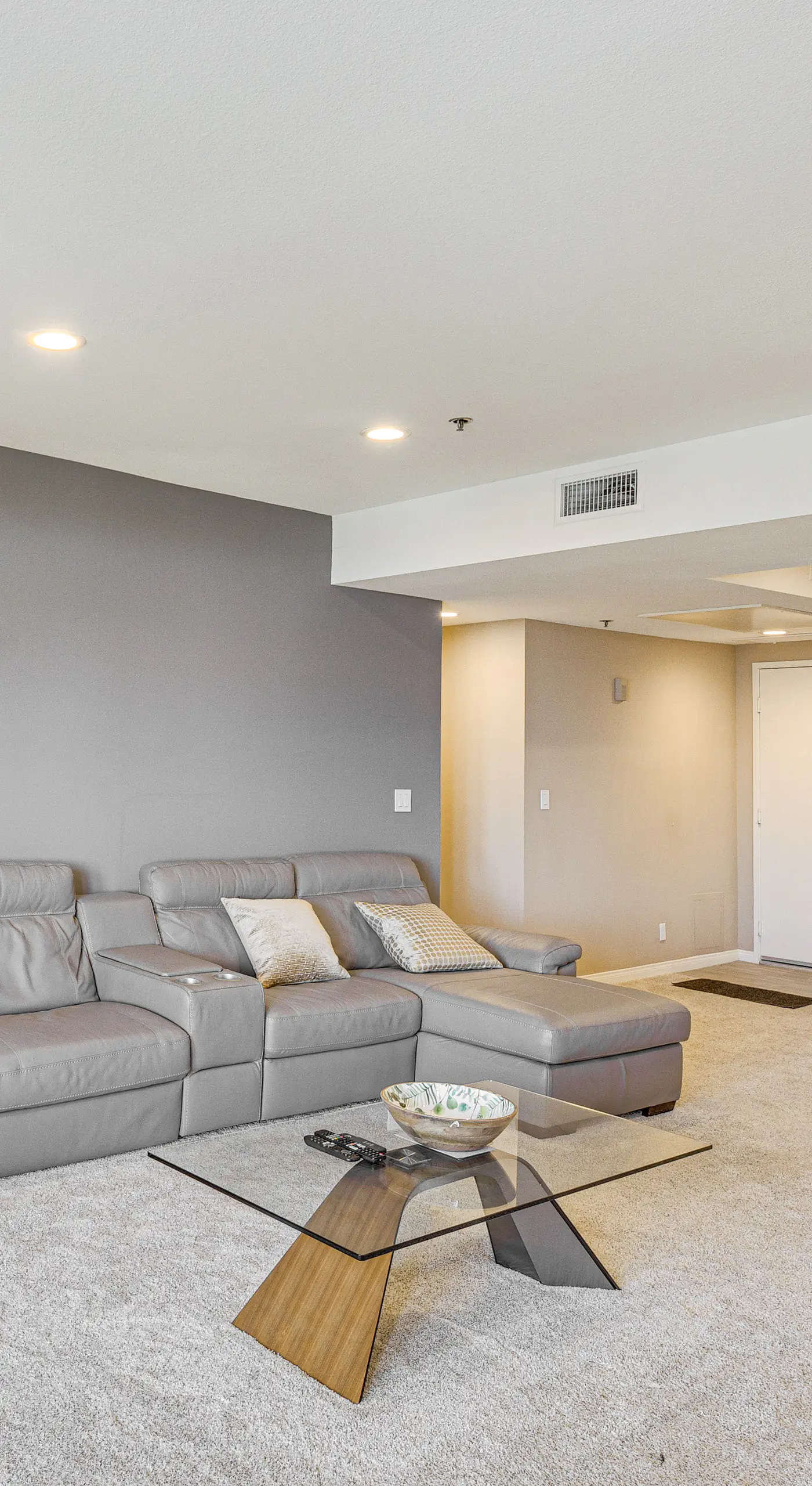 2 Mi to Hollywood: Condo w/ Pool & Hot Tub Access