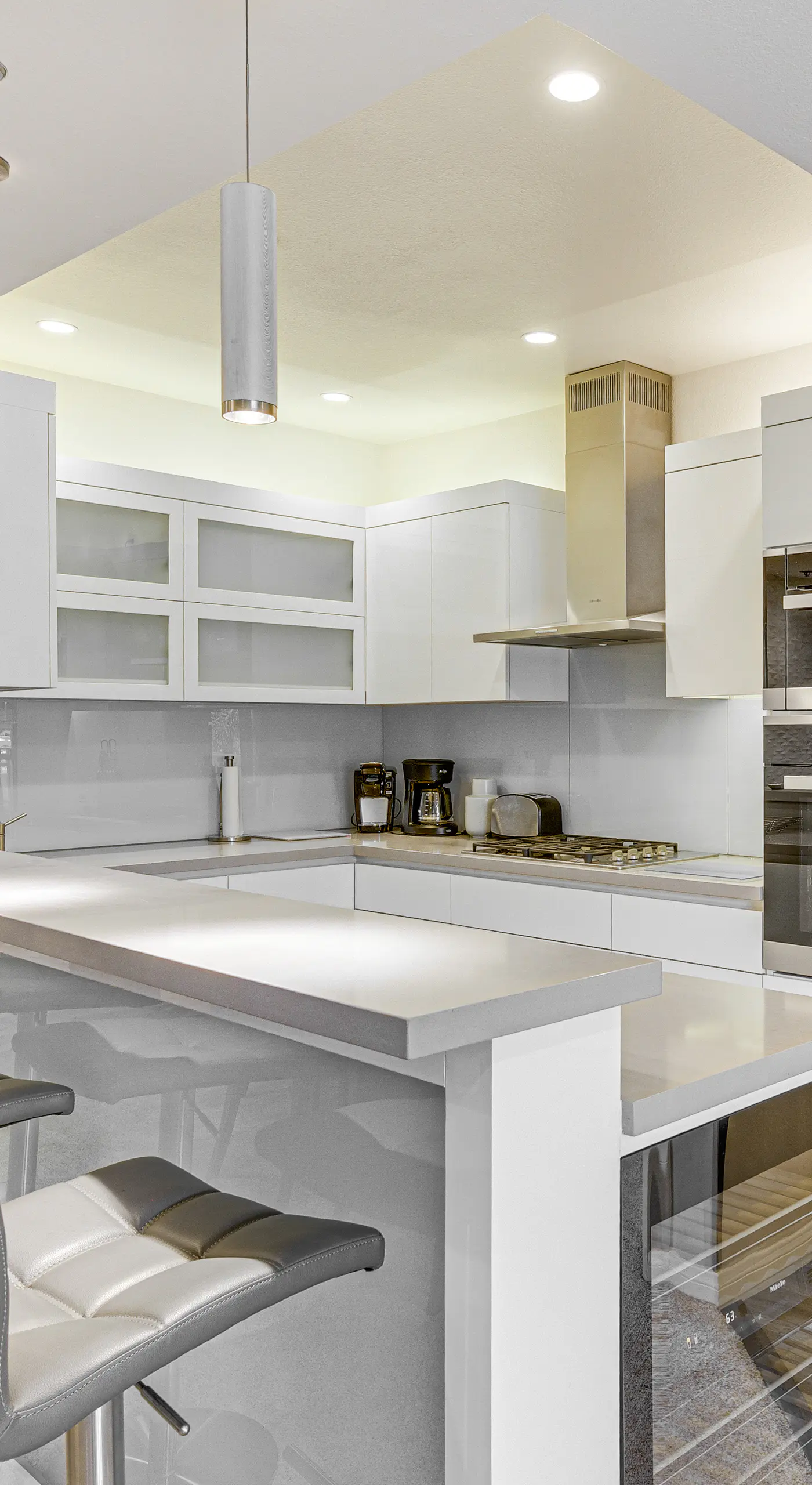 2 Mi to Hollywood: Condo w/ Pool & Hot Tub Access