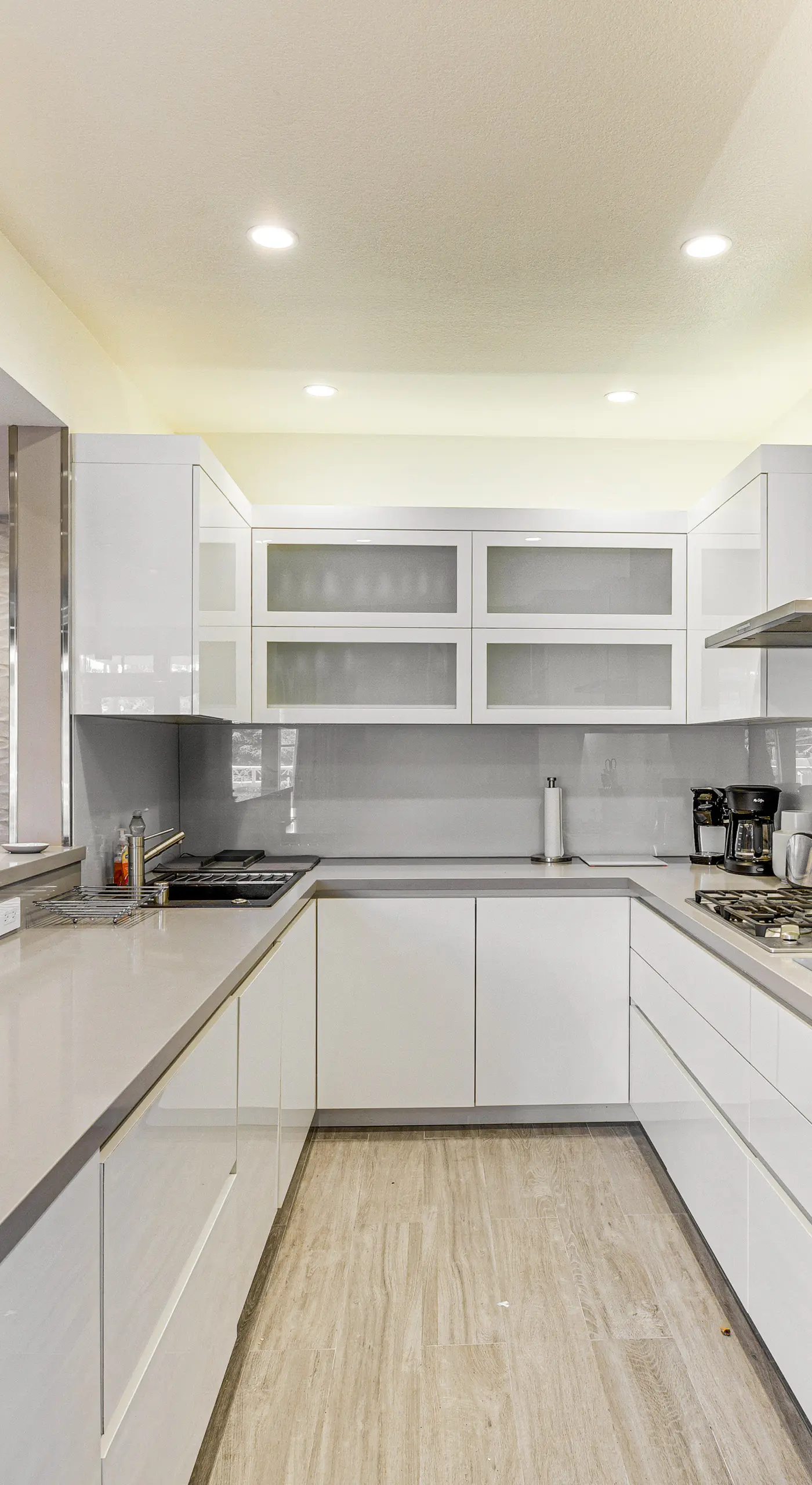 2 Mi to Hollywood: Condo w/ Pool & Hot Tub Access