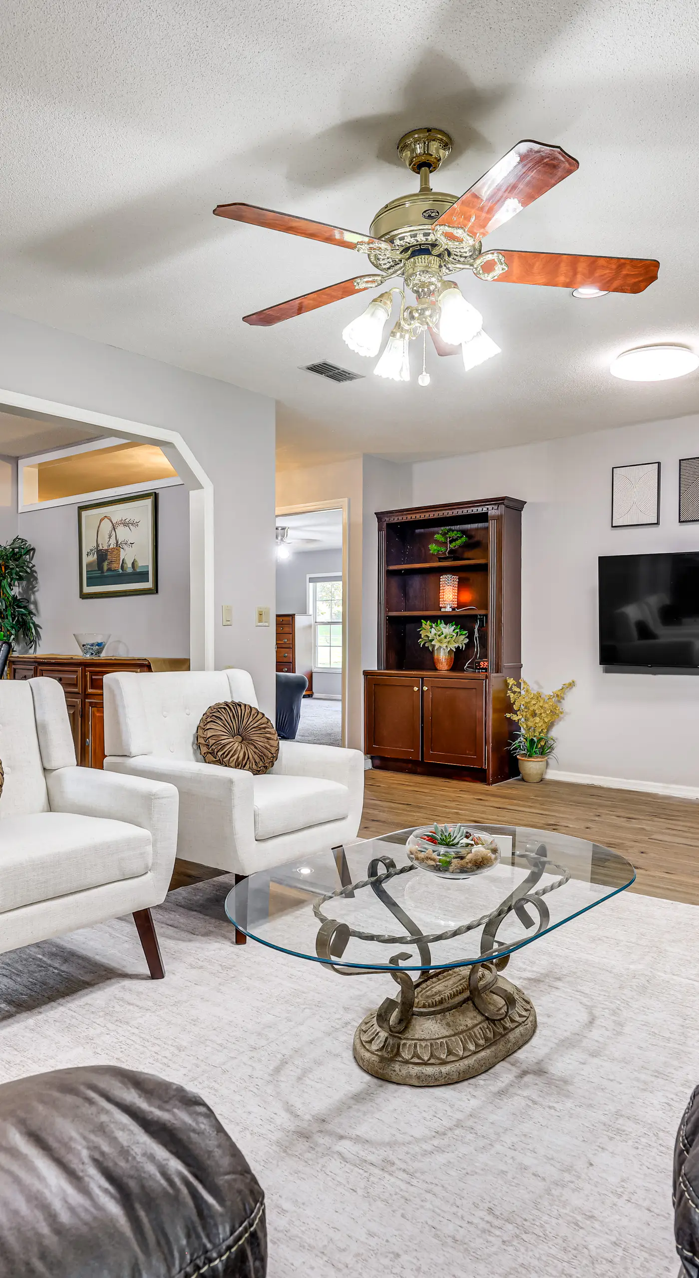 BBQ Ready: Hawthorne Home w/ Screened-In Patio