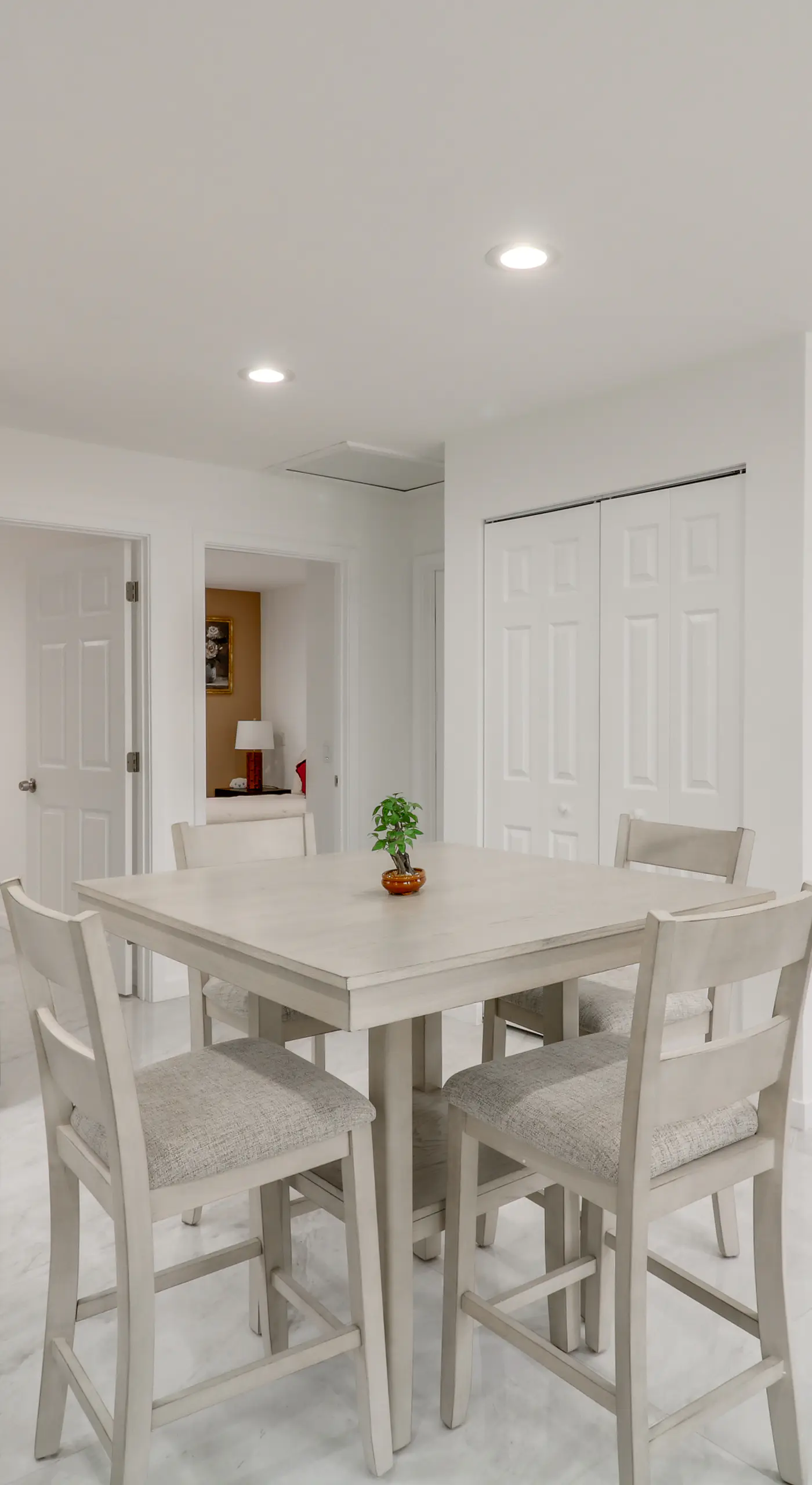 13 Mi to Universal Studios: Renovated Cottage!
