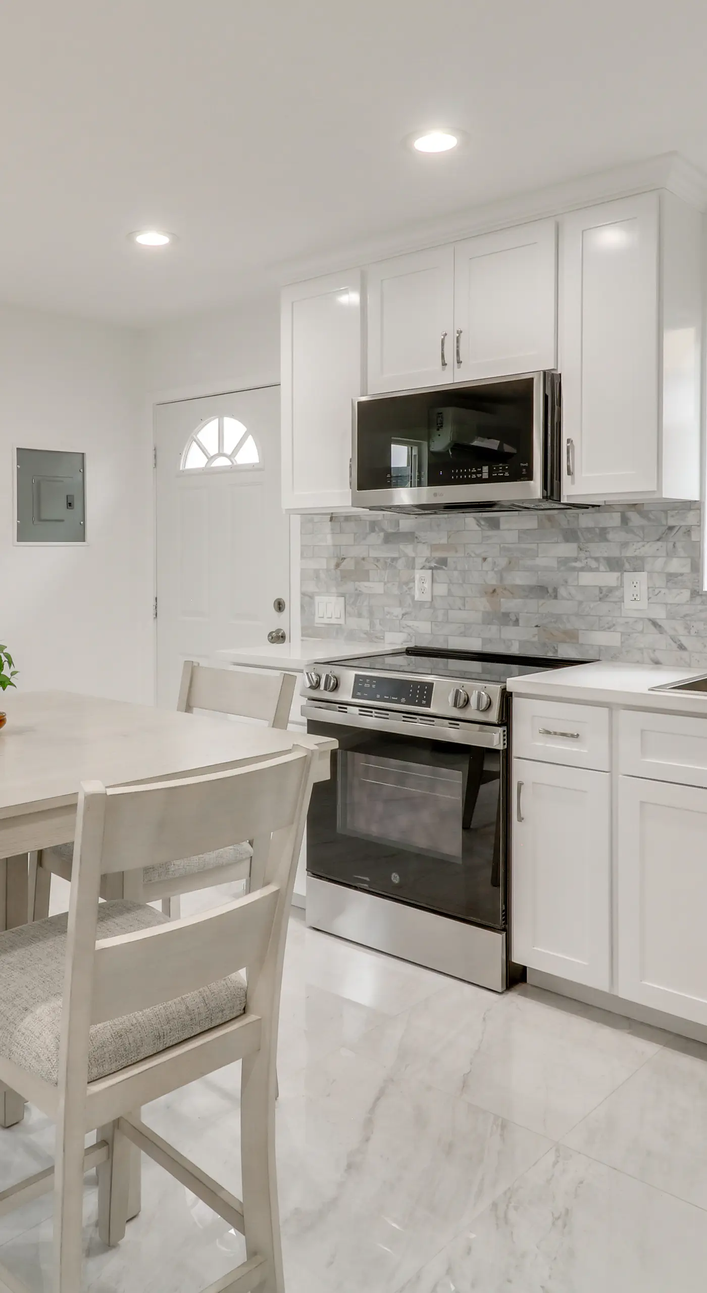 13 Mi to Universal Studios: Renovated Cottage!