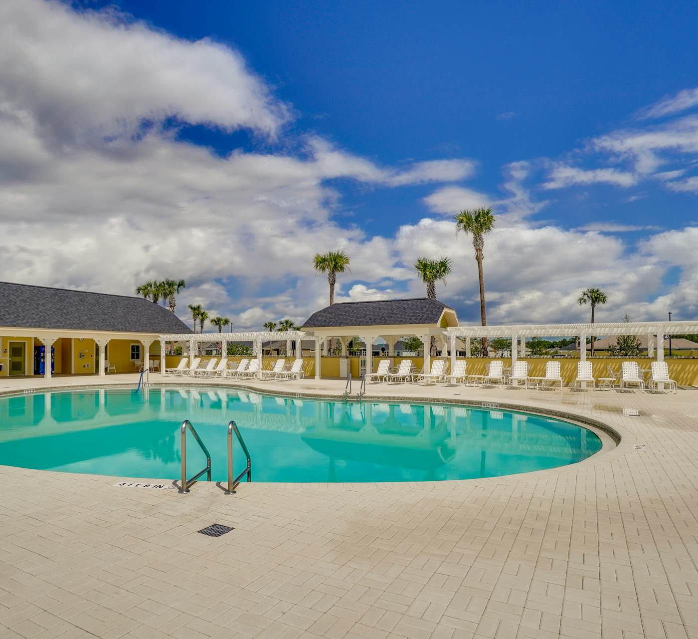 Easy Pool Access & Private Patio! DeLuna Villa