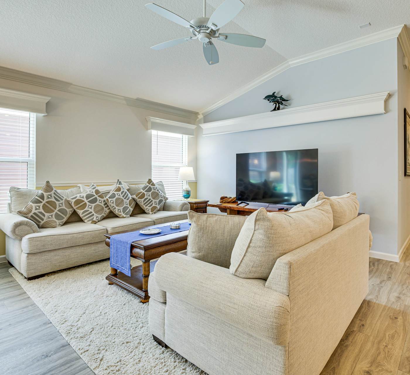 Easy Pool Access & Private Patio! DeLuna Villa