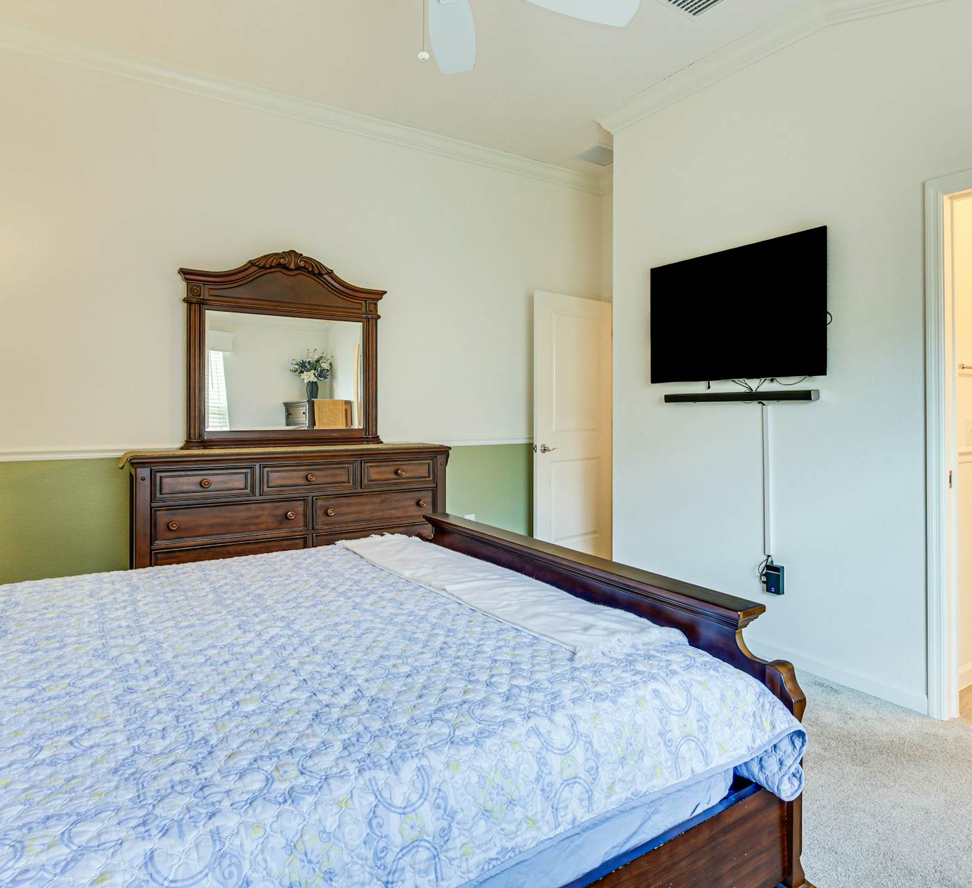 Easy Pool Access & Private Patio! DeLuna Villa