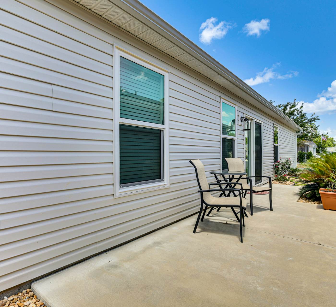 Easy Pool Access & Private Patio! DeLuna Villa