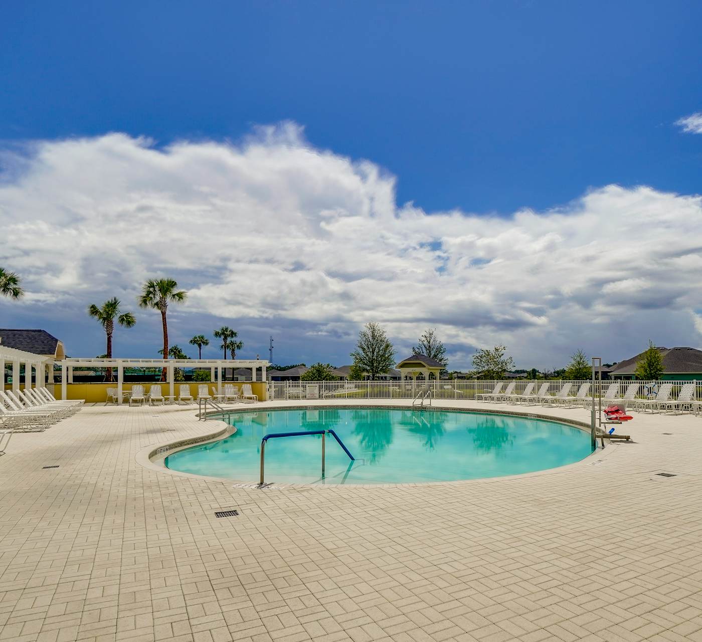 Easy Pool Access & Private Patio! DeLuna Villa