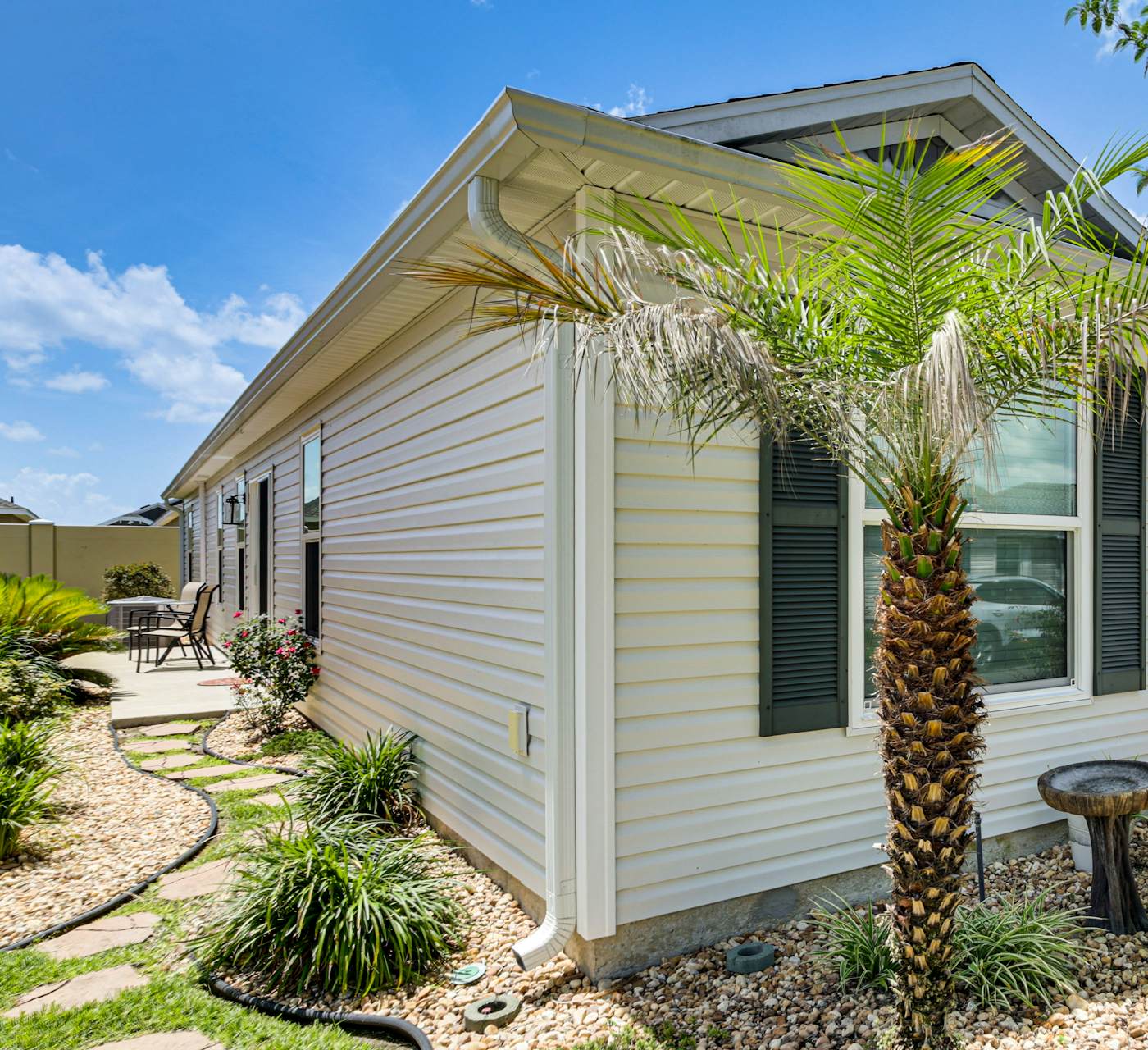 Easy Pool Access & Private Patio! DeLuna Villa