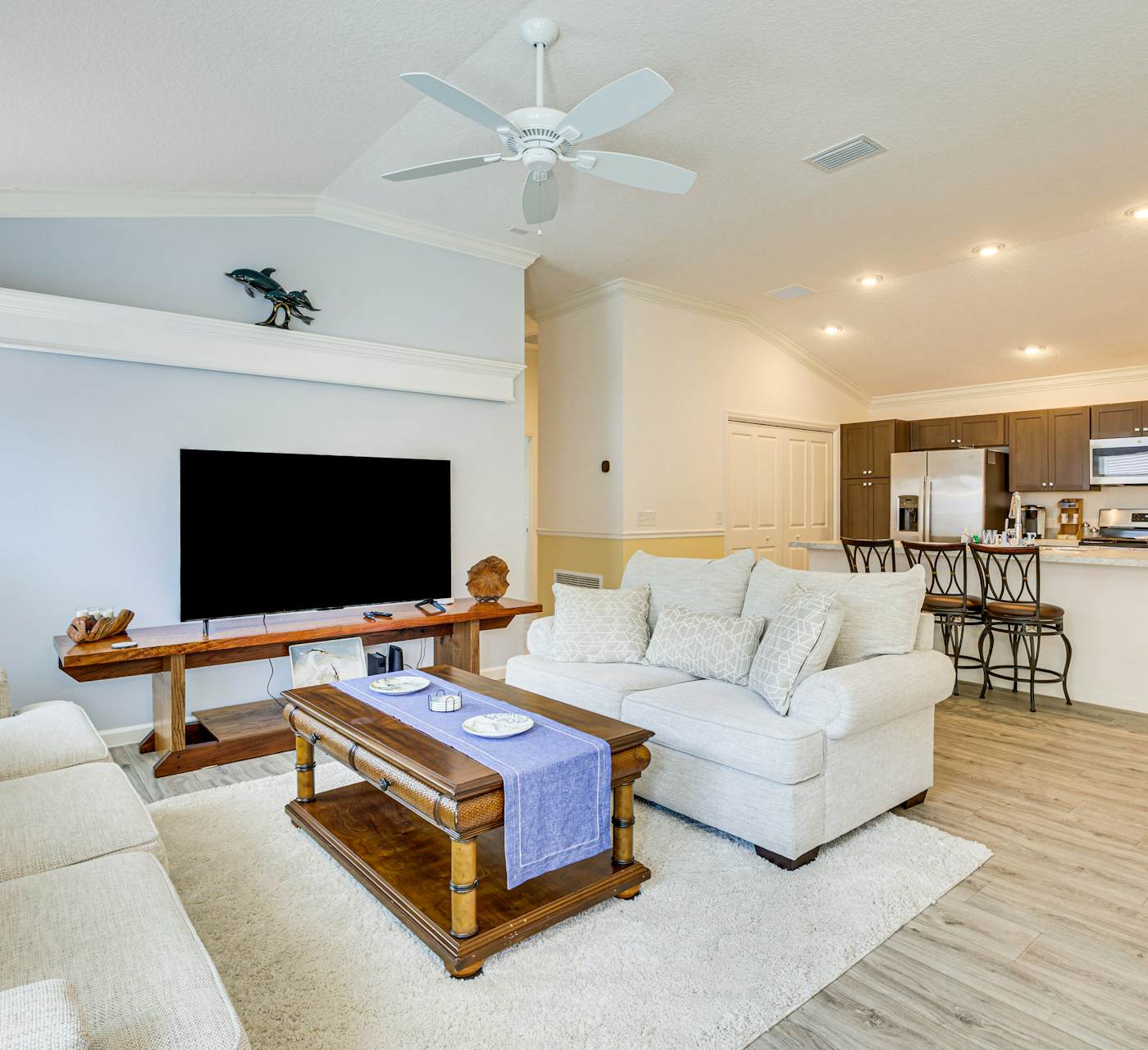 Easy Pool Access & Private Patio! DeLuna Villa