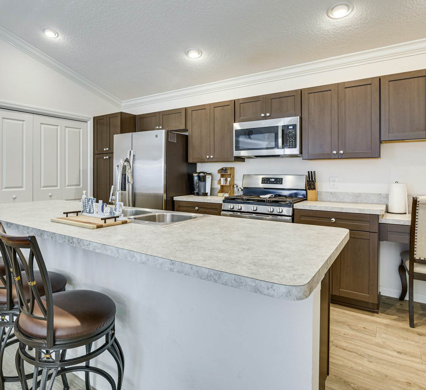 Easy Pool Access & Private Patio! DeLuna Villa