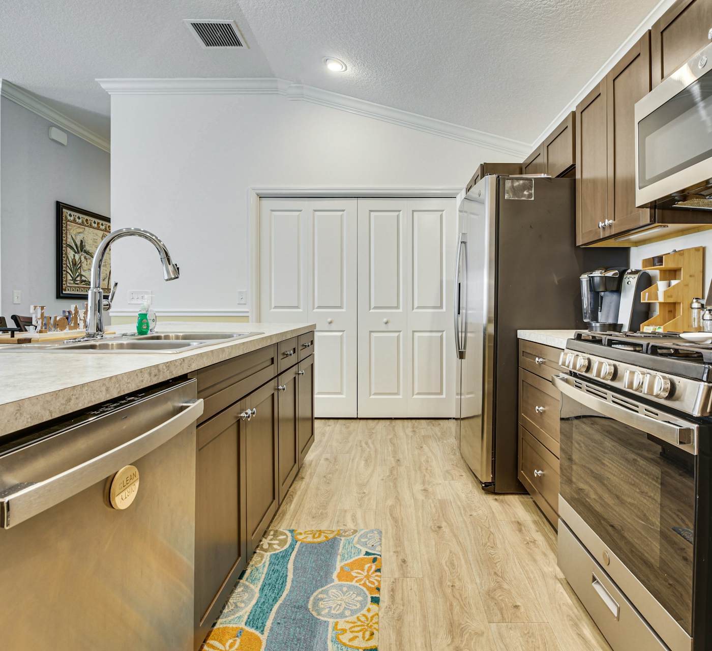 Easy Pool Access & Private Patio! DeLuna Villa