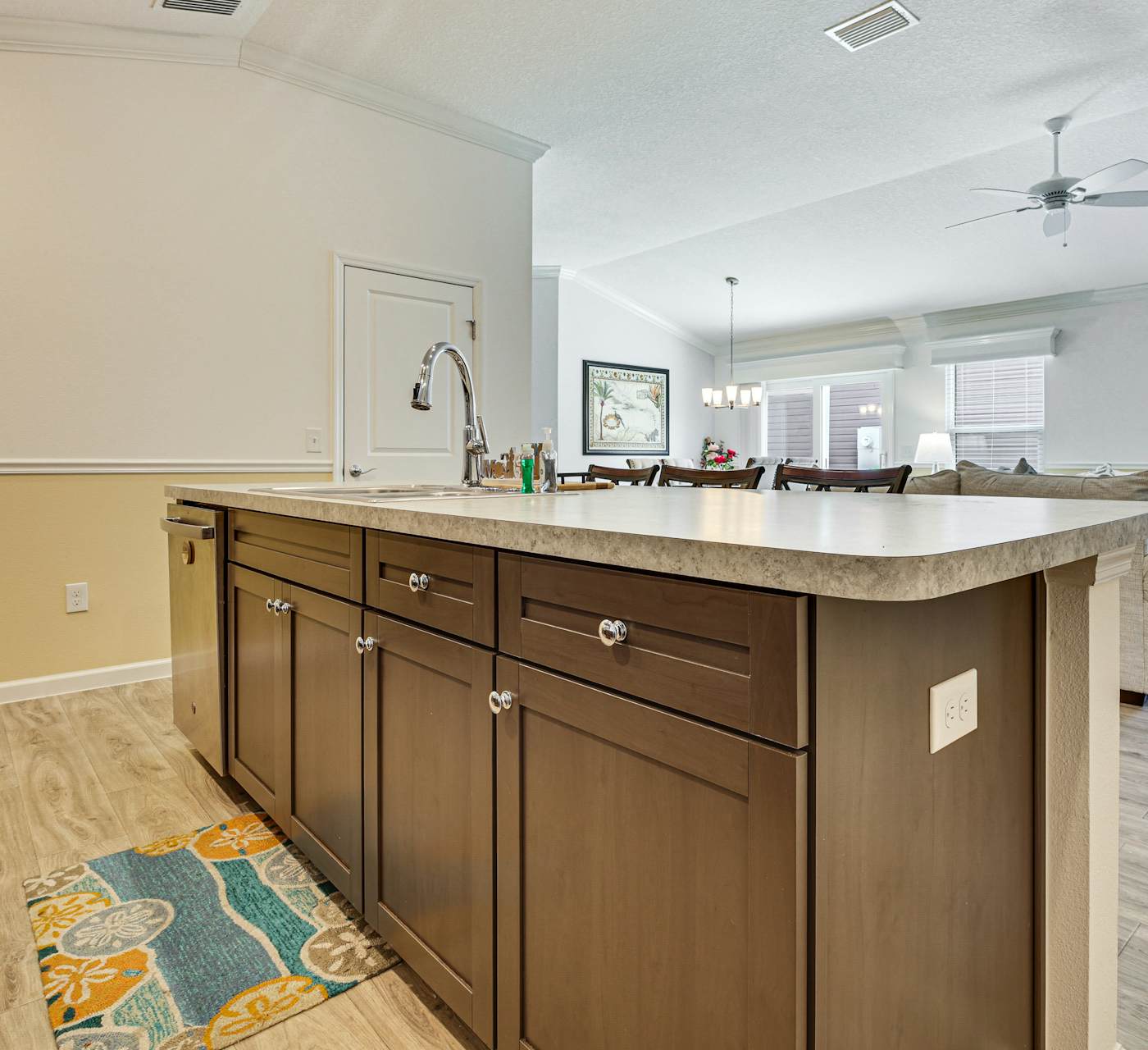 Easy Pool Access & Private Patio! DeLuna Villa