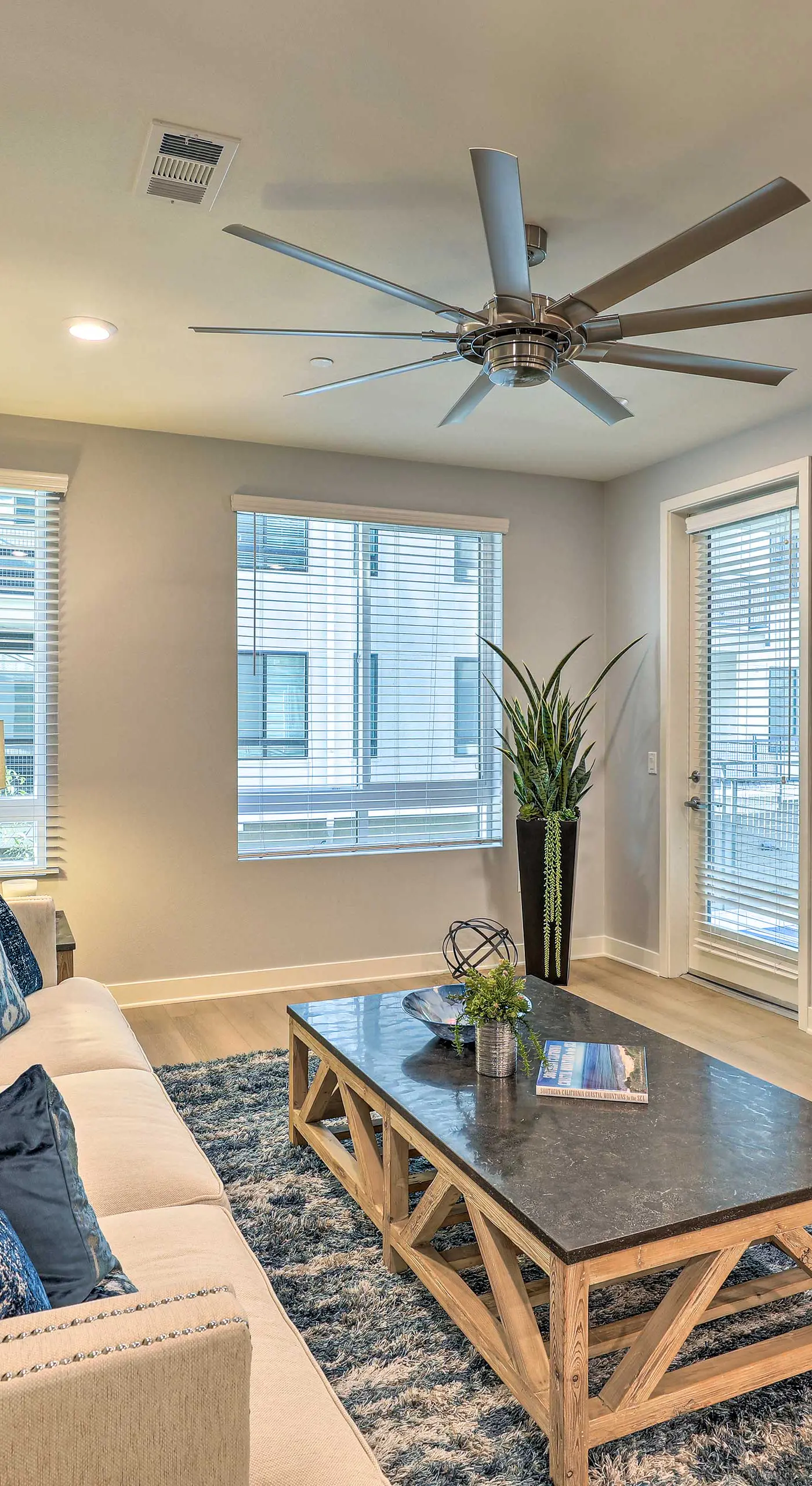 Modern Irvine Condo w/ Pool - 7 Mi to Beach!