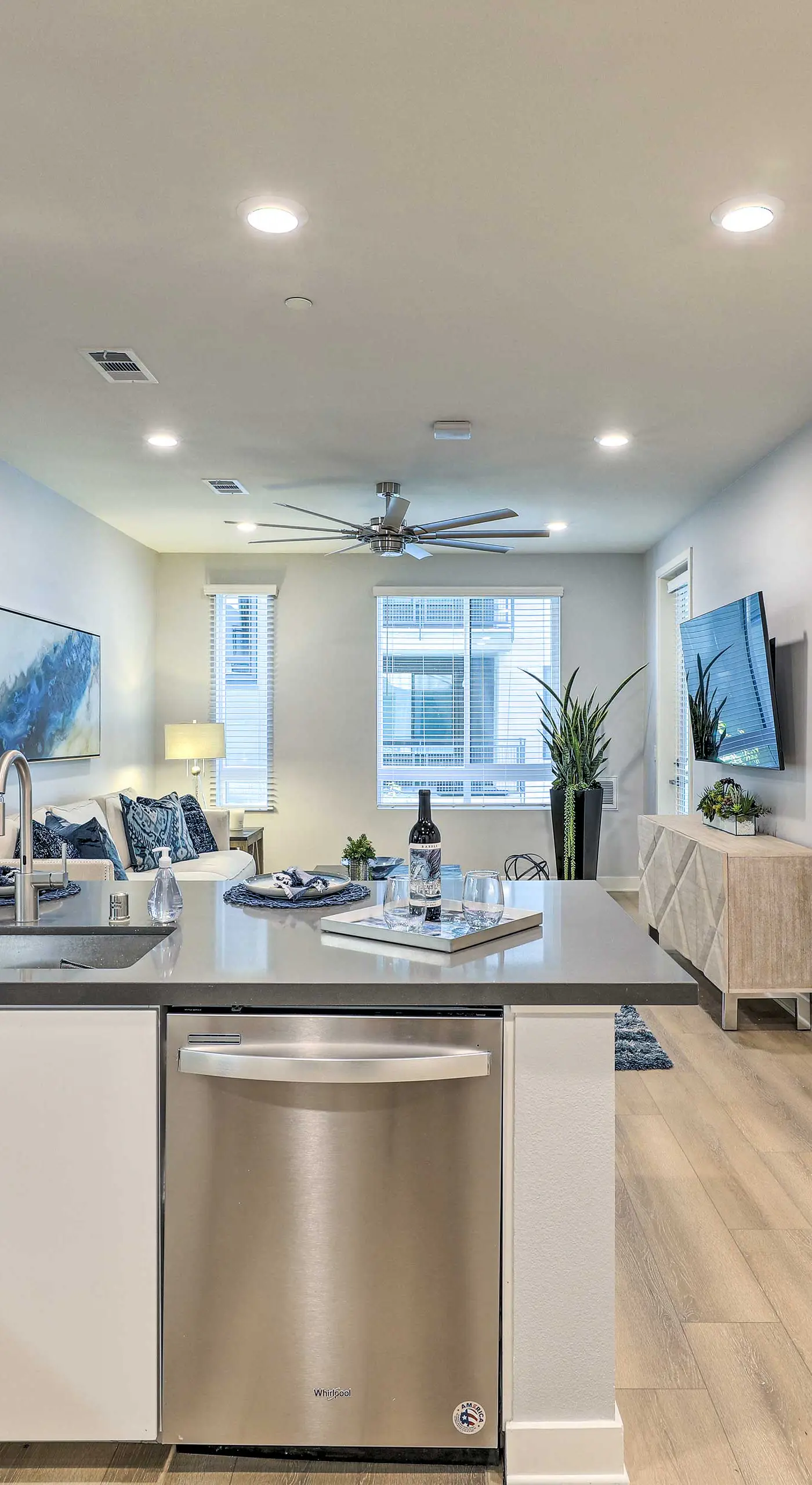 Modern Irvine Condo w/ Pool - 7 Mi to Beach!