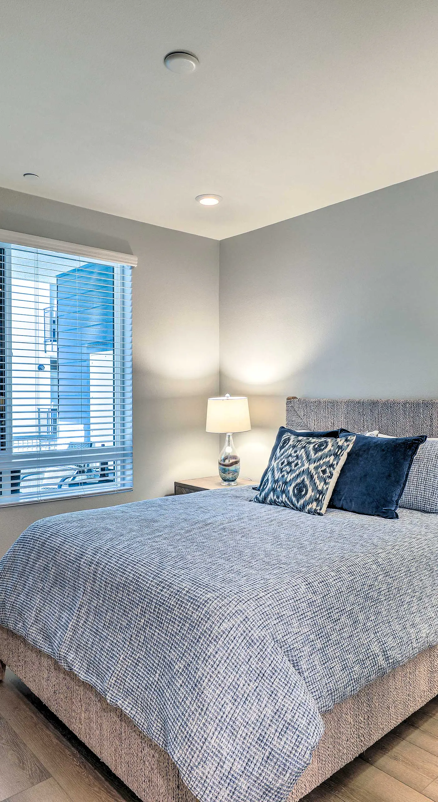 Modern Irvine Condo w/ Pool - 7 Mi to Beach!