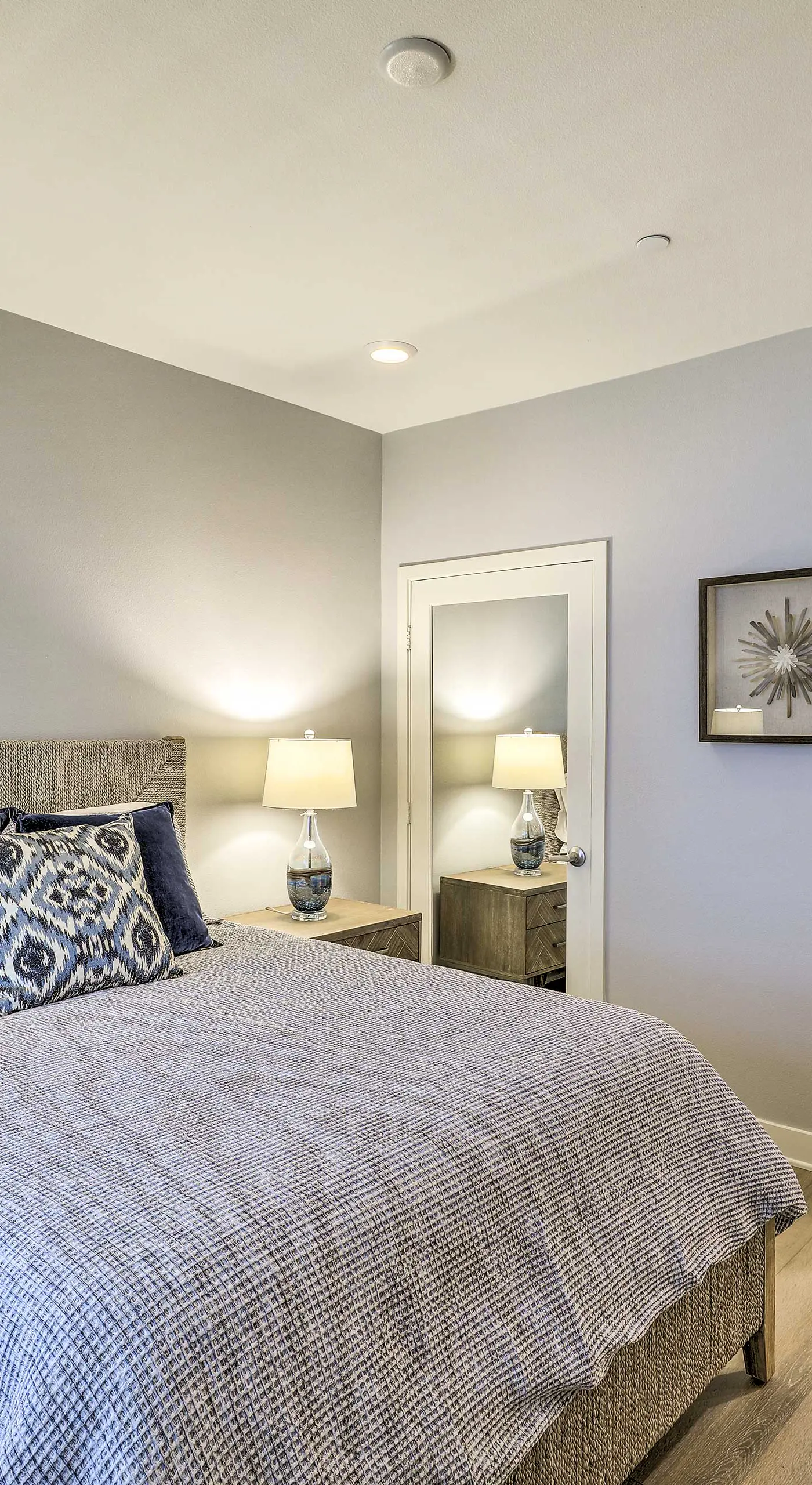 Modern Irvine Condo w/ Pool - 7 Mi to Beach!