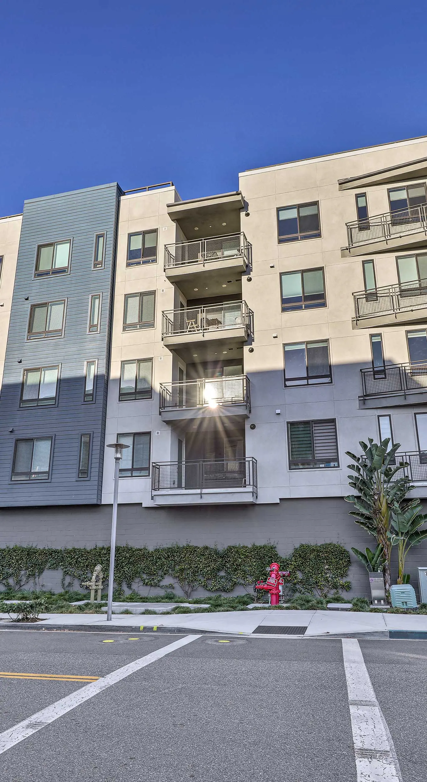 Modern Irvine Condo w/ Pool - 7 Mi to Beach!