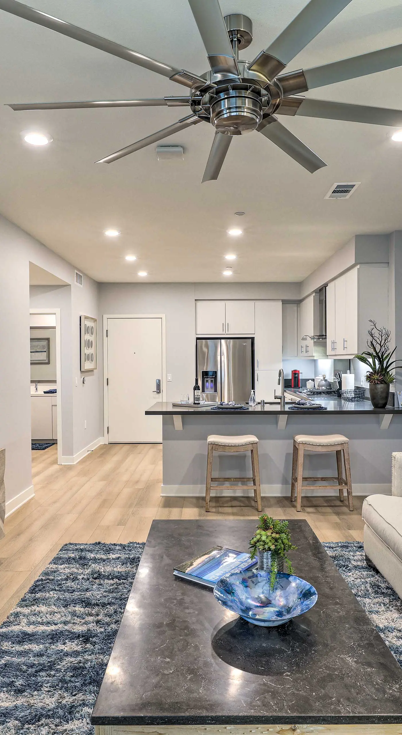 Modern Irvine Condo w/ Pool - 7 Mi to Beach!