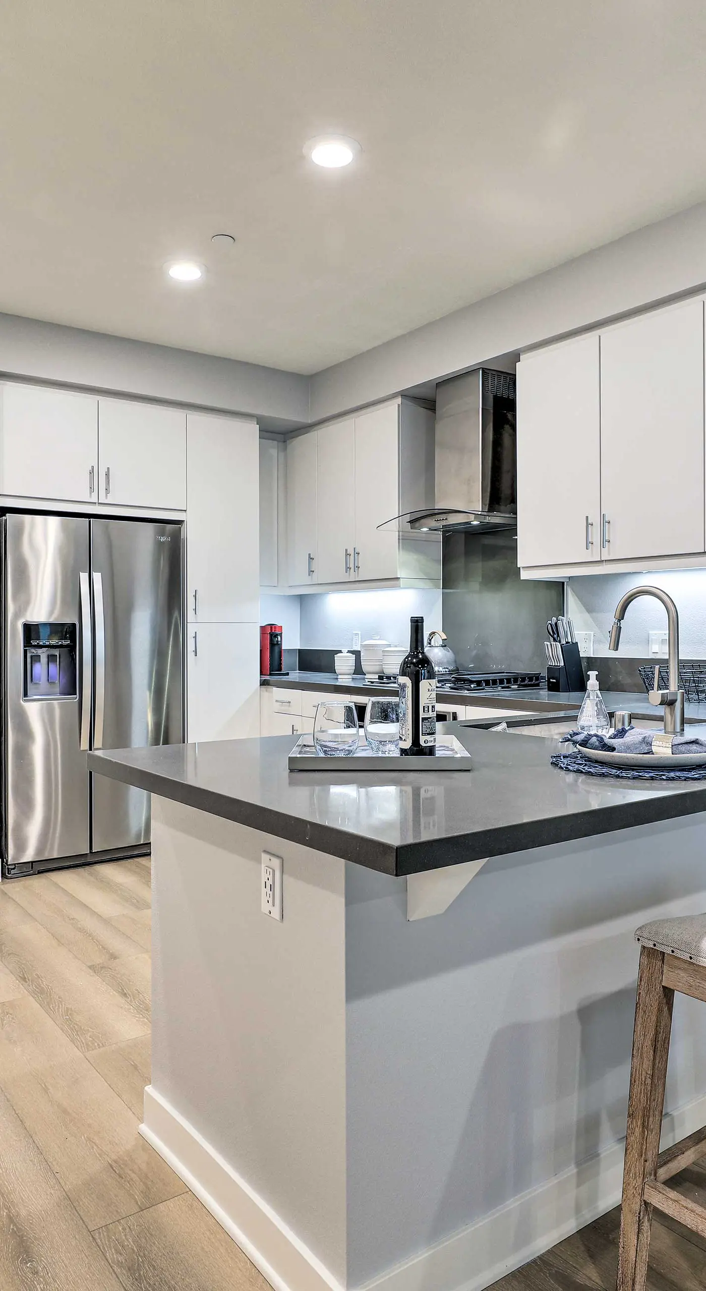 Modern Irvine Condo w/ Pool - 7 Mi to Beach!