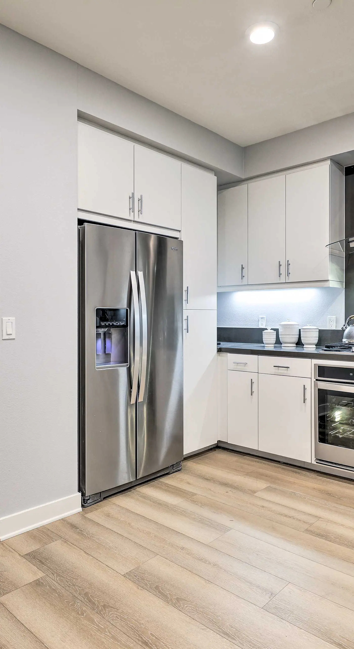 Modern Irvine Condo w/ Pool - 7 Mi to Beach!