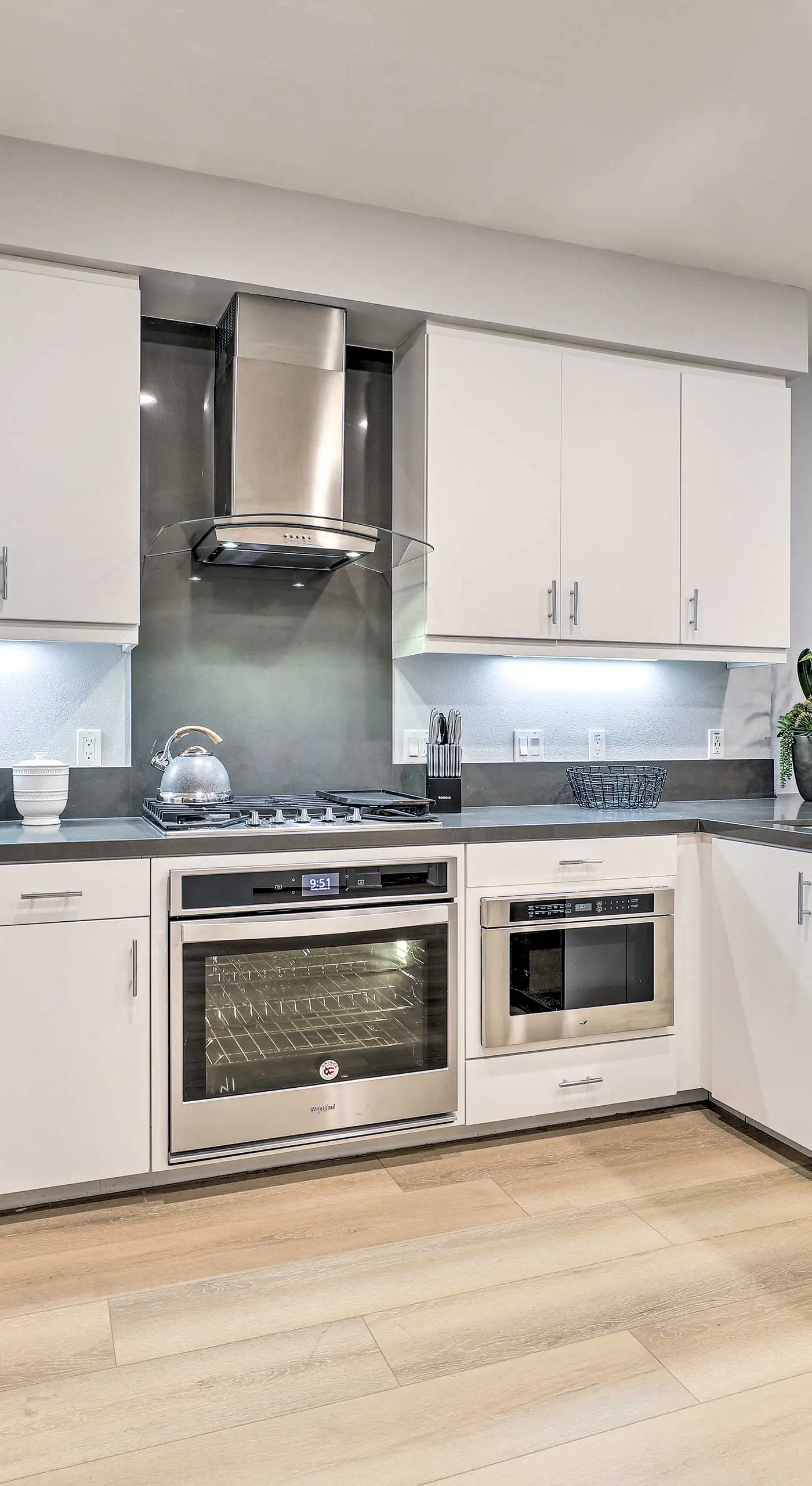 Modern Irvine Condo w/ Pool - 7 Mi to Beach!