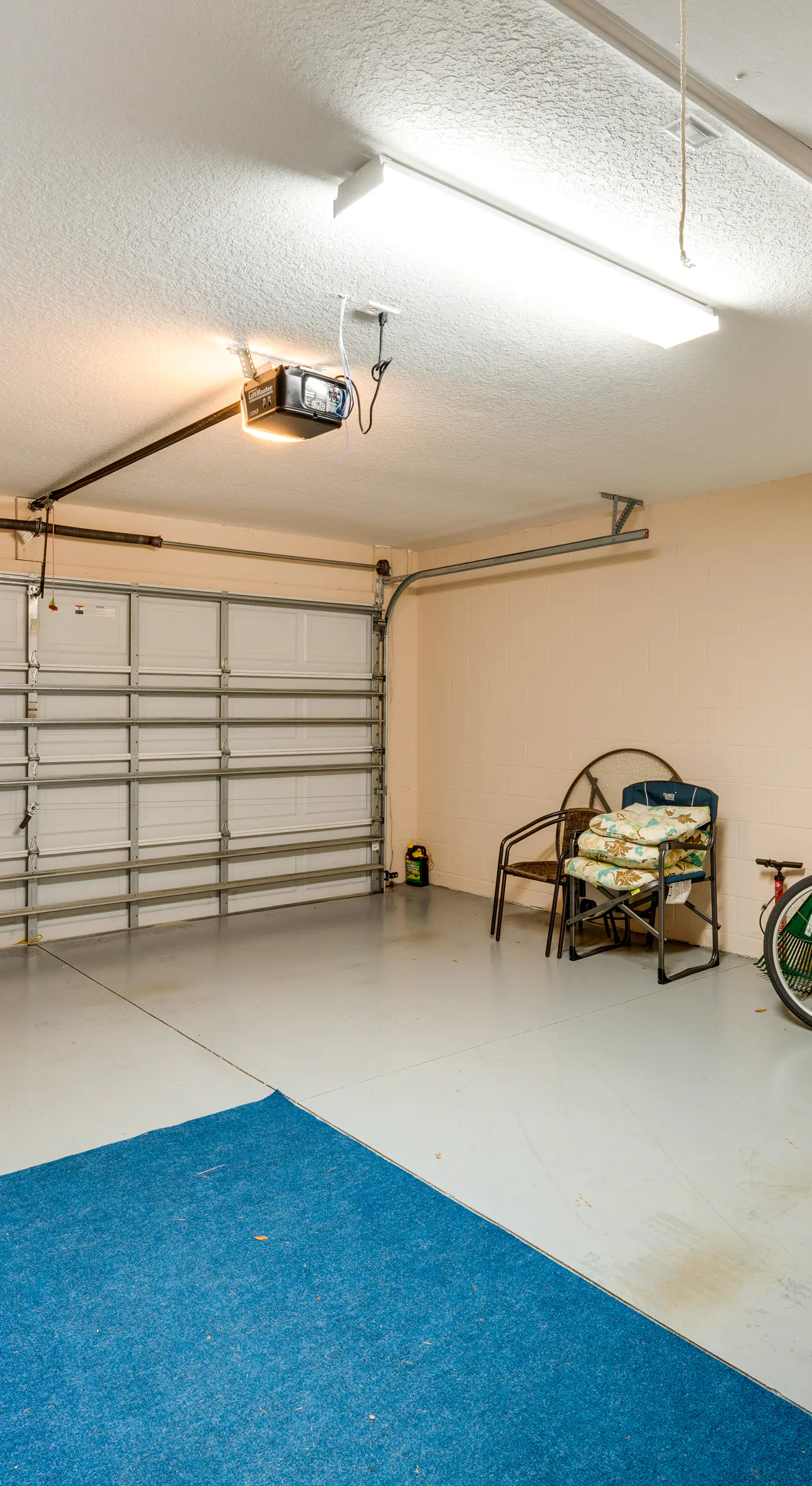 Ocala Home w/ Screened-In Porch & Community Perks!