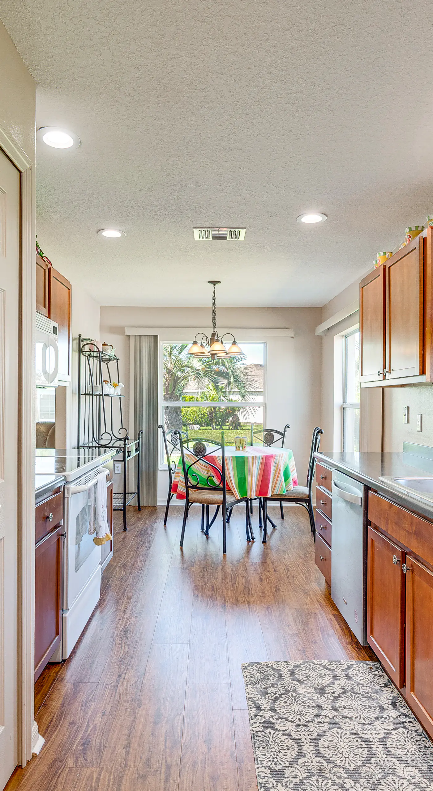 Ocala Home w/ Screened-In Porch & Community Perks!