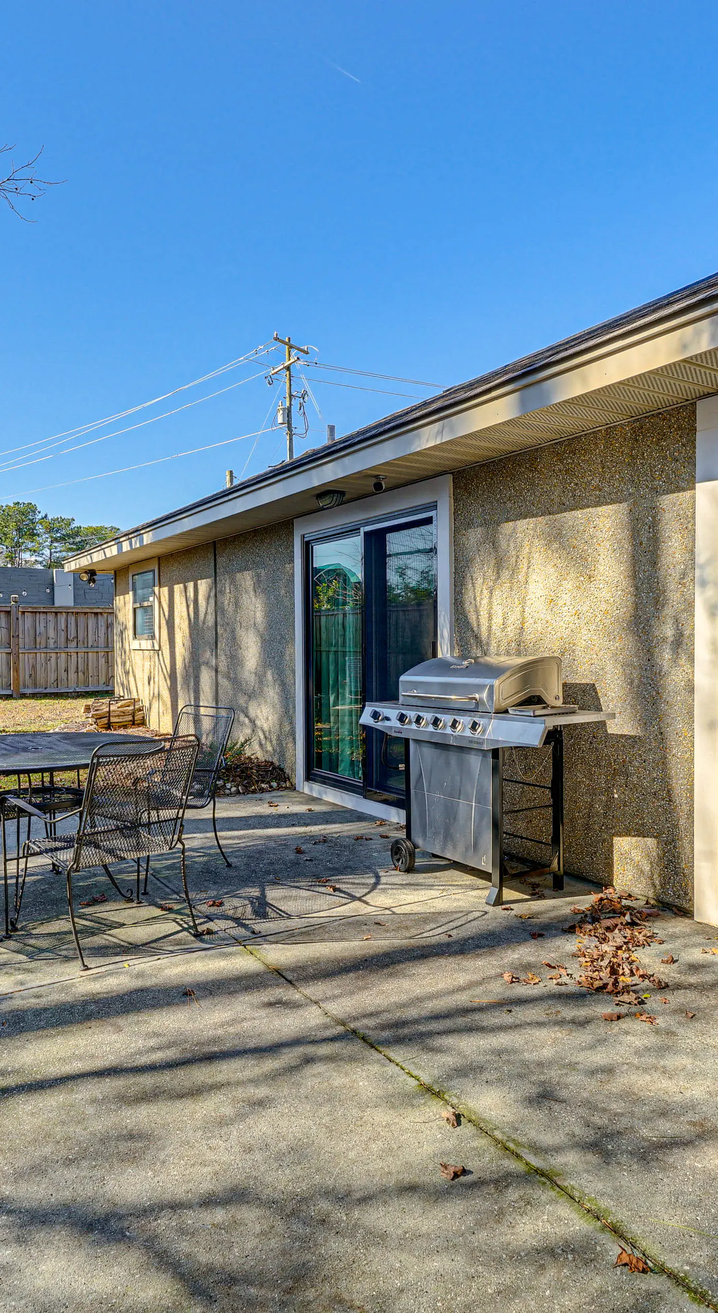 Northeast Wilmington Home ~ 5 Mi to Beach!