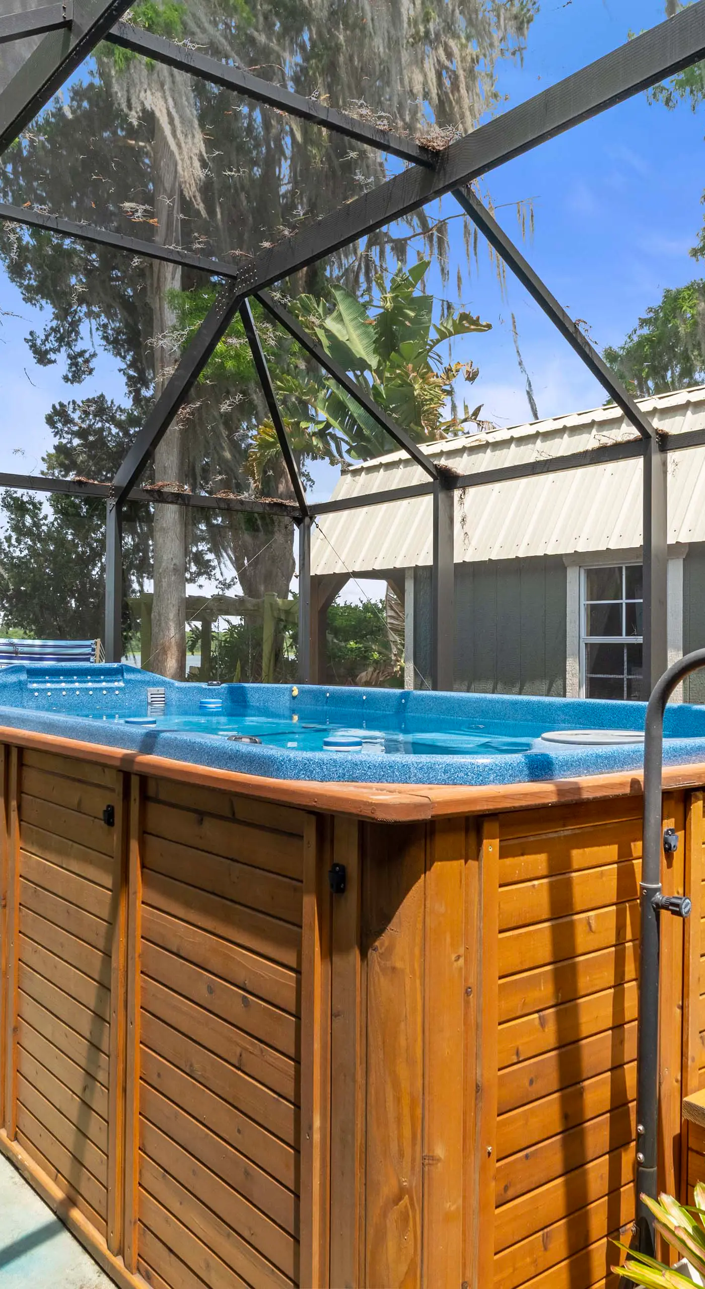 Welcoming ‘Little Blue Lakehouse’ in Crystal River