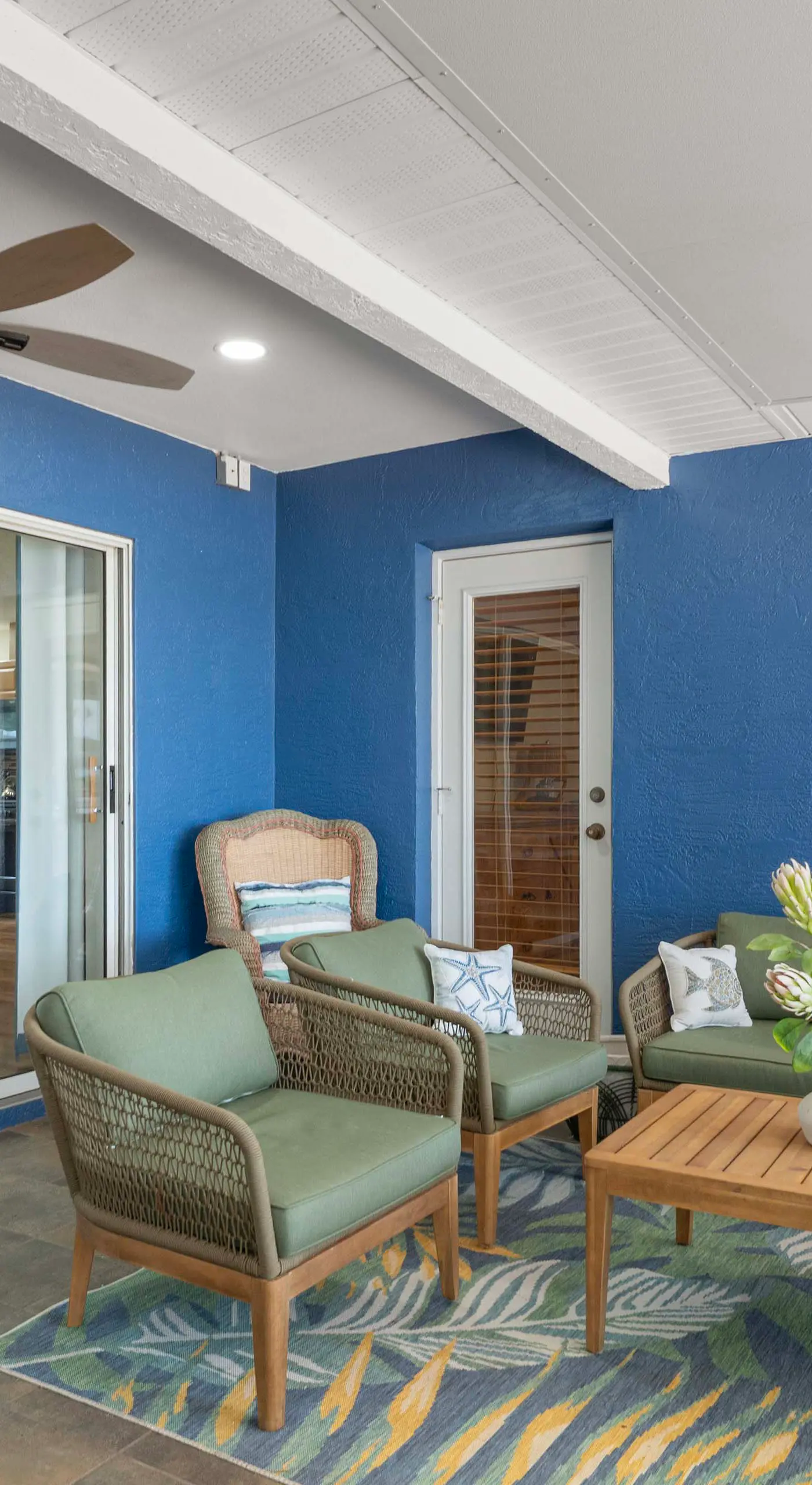 Welcoming ‘Little Blue Lakehouse’ in Crystal River