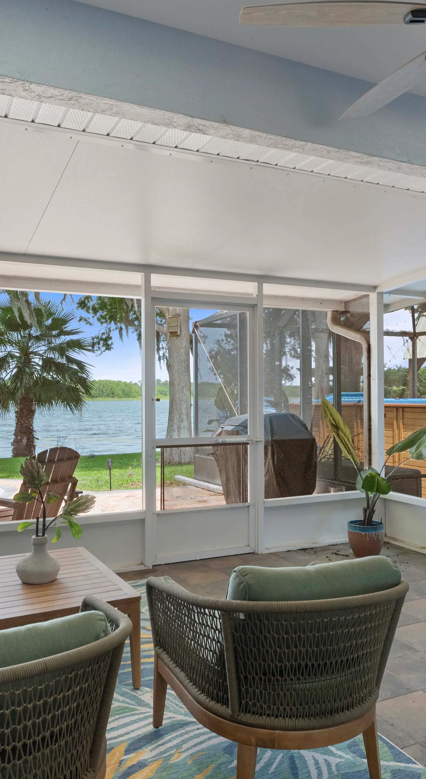 Welcoming ‘Little Blue Lakehouse’ in Crystal River