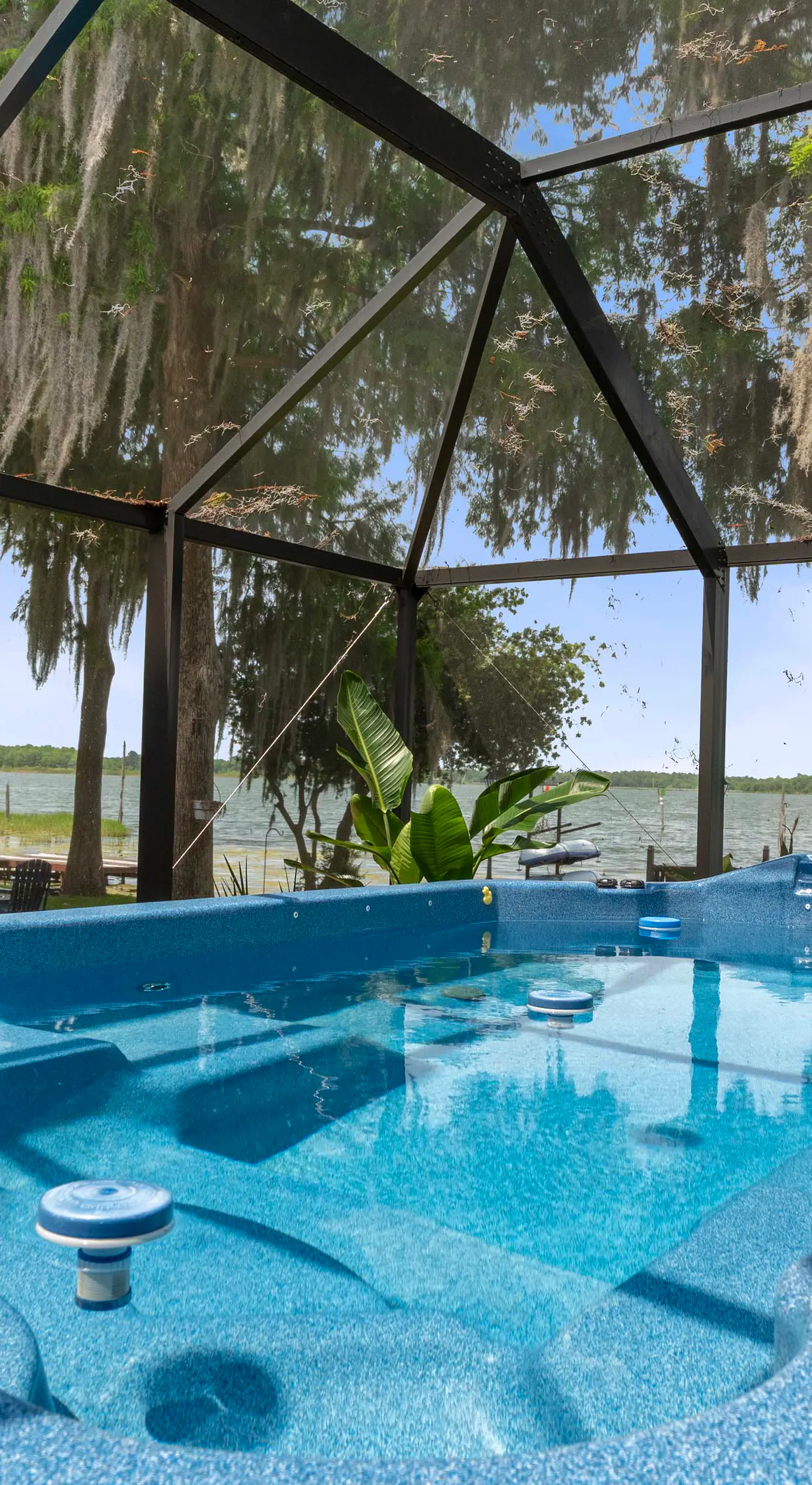 Welcoming ‘Little Blue Lakehouse’ in Crystal River