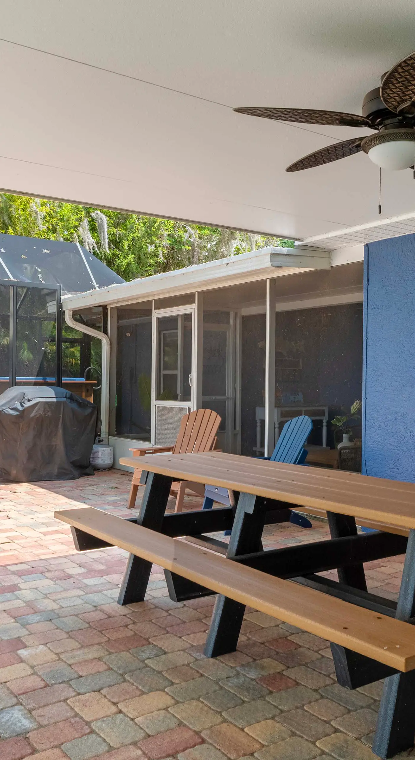 Welcoming ‘Little Blue Lakehouse’ in Crystal River