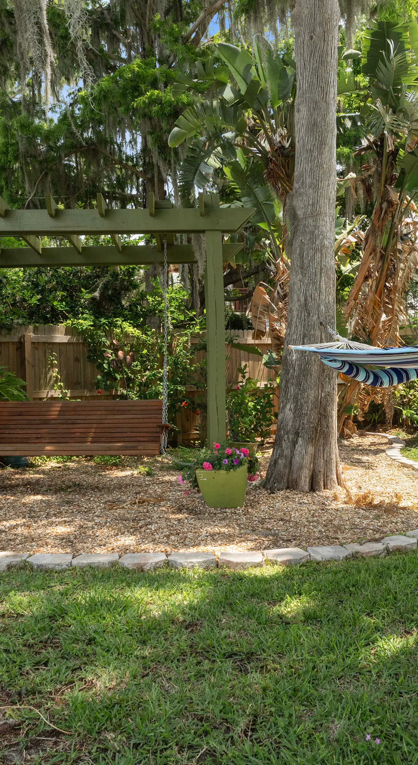 Welcoming ‘Little Blue Lakehouse’ in Crystal River
